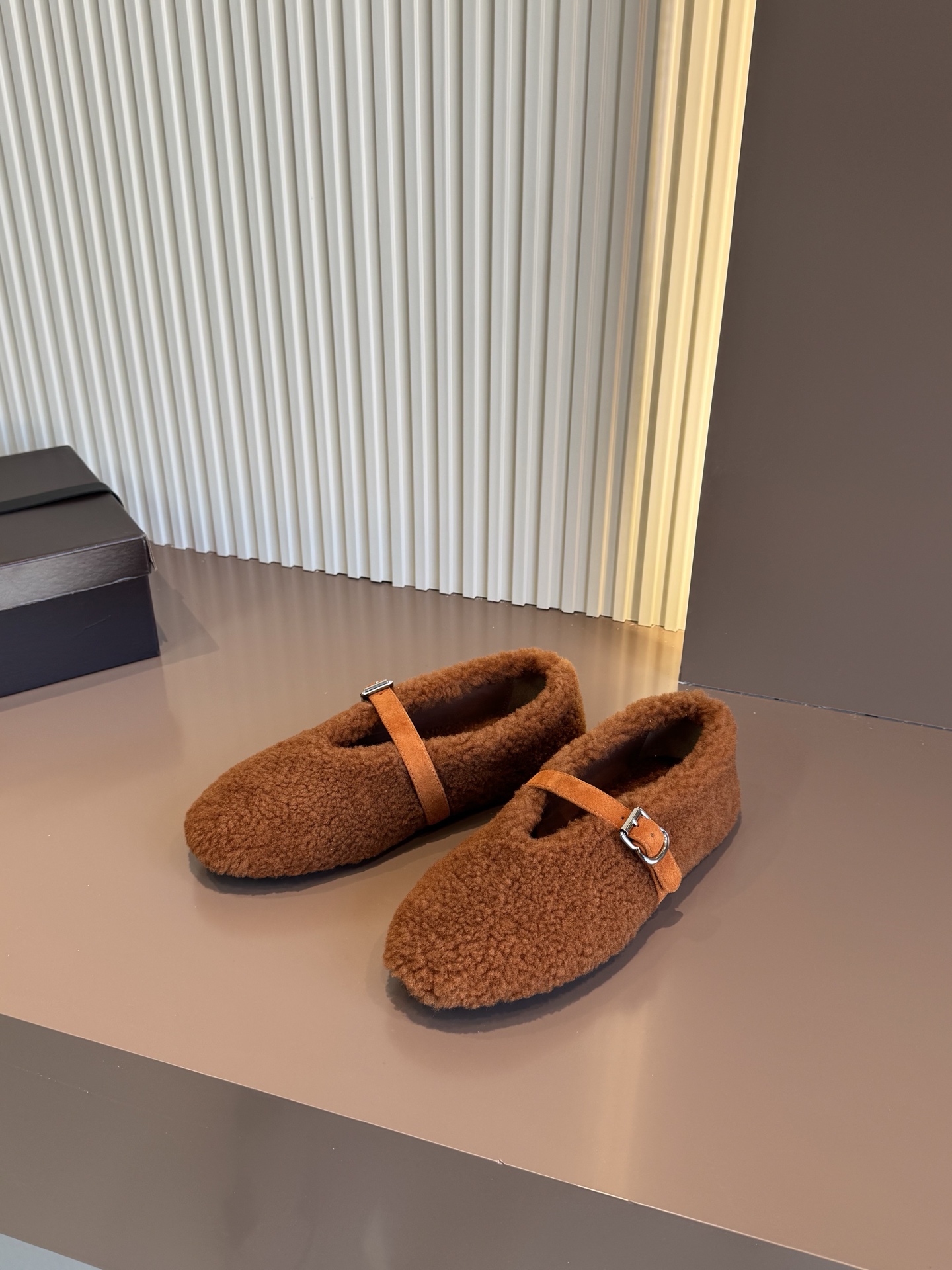 ALAIA ファーバレエシューズ レディース 暖かくておしゃれ-トップバージョン