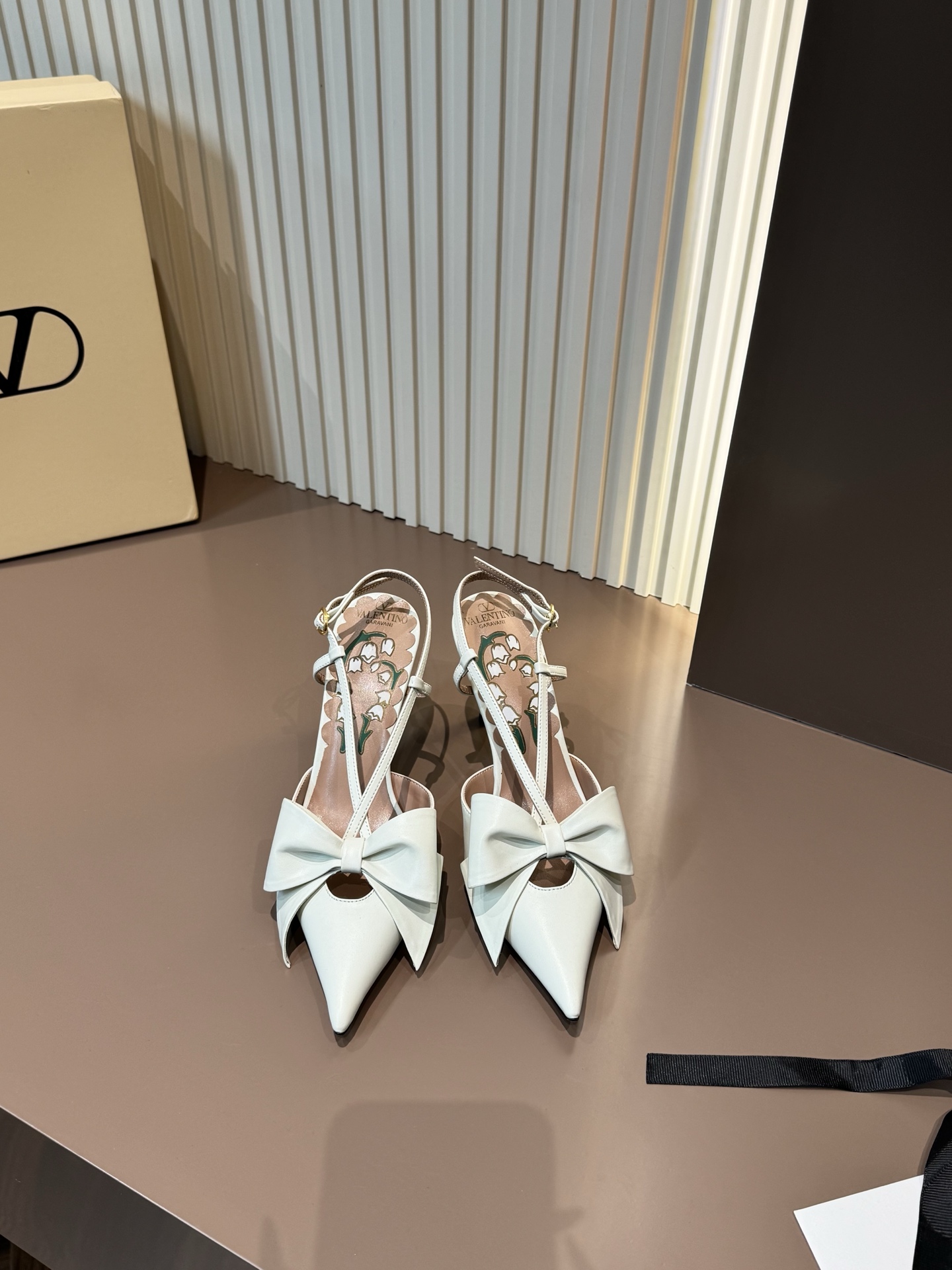 Valentino Pointed Toe Bow Leather High Heels