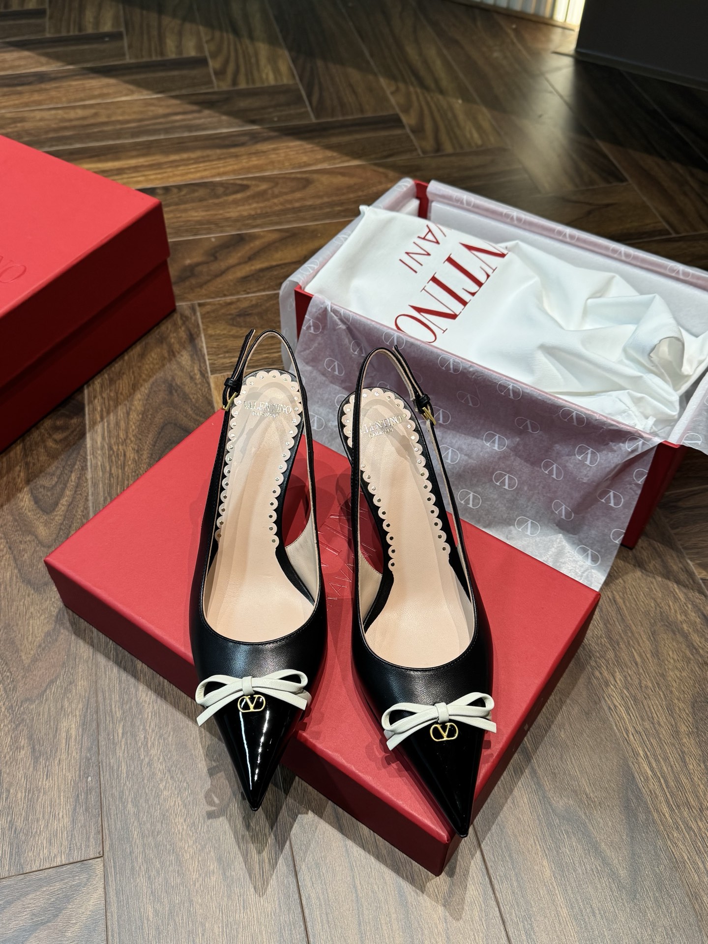 Valentino Pointed Toe Bow High Heels Sheepskin Leather Sole Black