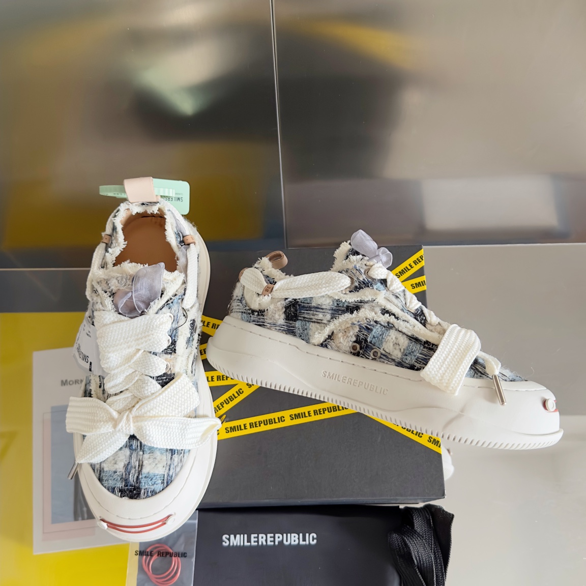 “SmileRepublic Canvas Shoes: Original Design, High Quality, Popular Brand, Various Sizes” - 图片 3