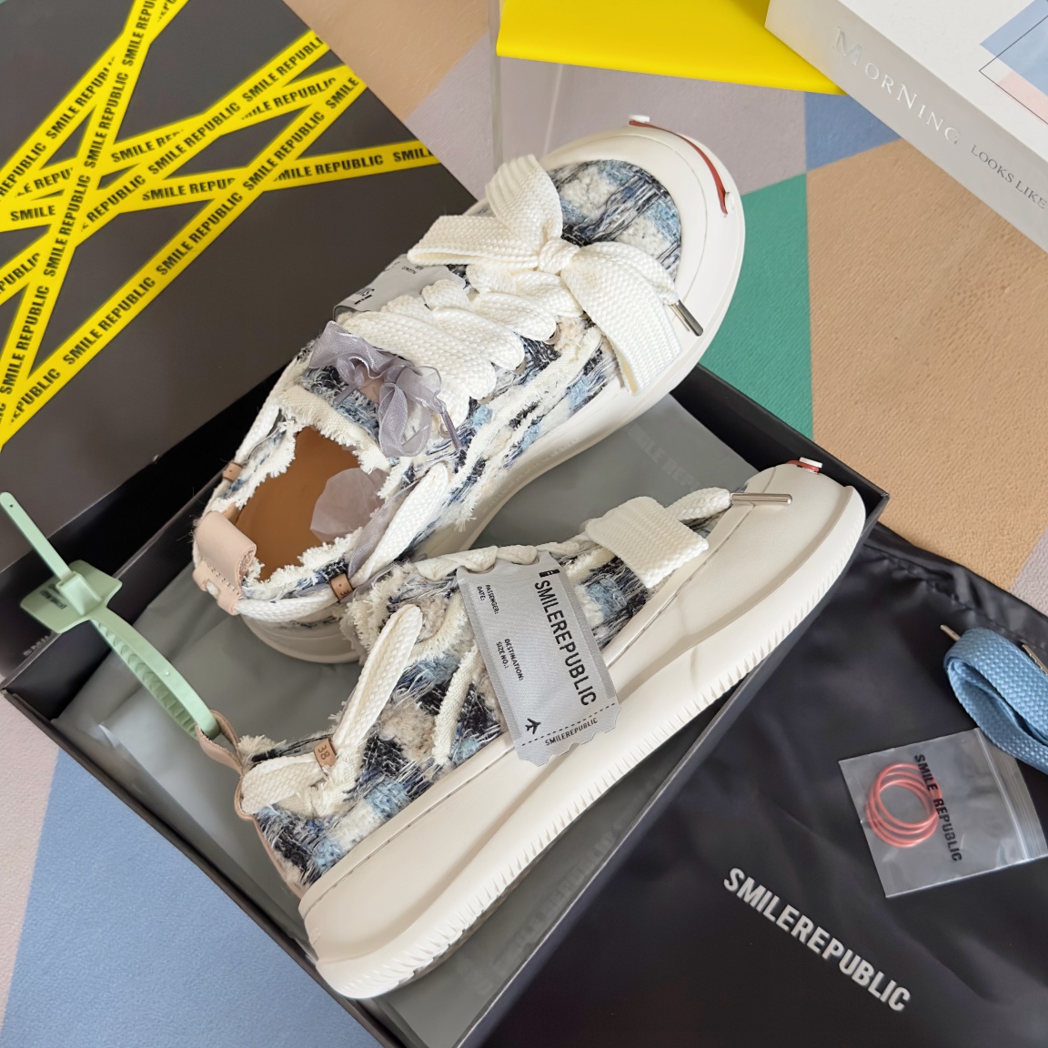 “SmileRepublic Canvas Shoes: Original Design, High Quality, Popular Brand, Various Sizes” - 图片 4