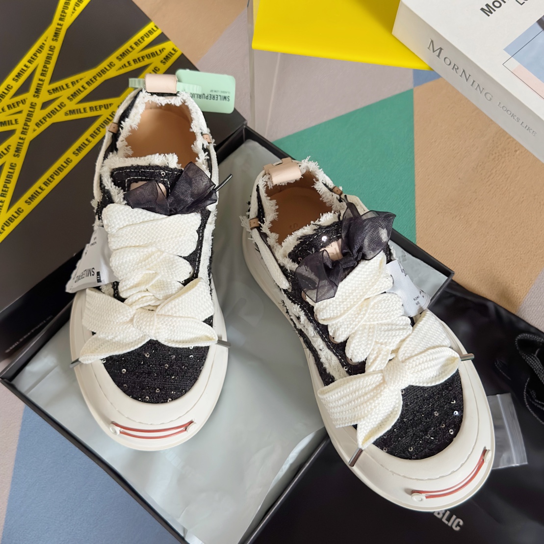 SmileRepublic Canvas Shoes: Original Design, High Quality, Popular Brand, Various Sizes.
