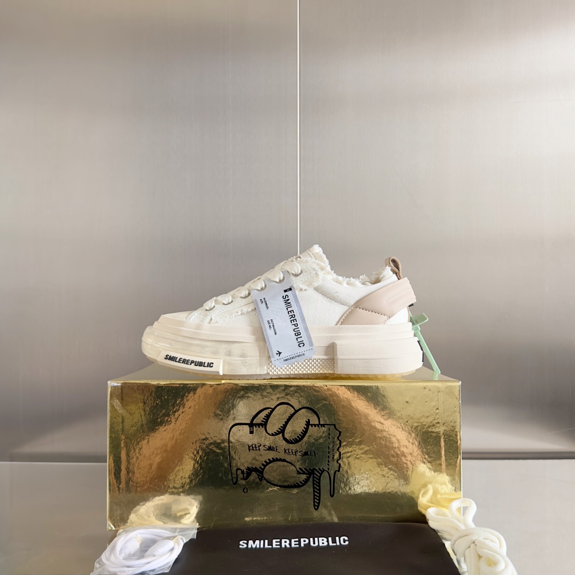 SMILEREPUBLIC Galaxy 70s Canvas Shoes: Comfortable Couples Sneakers with Unique Design - 图片 5