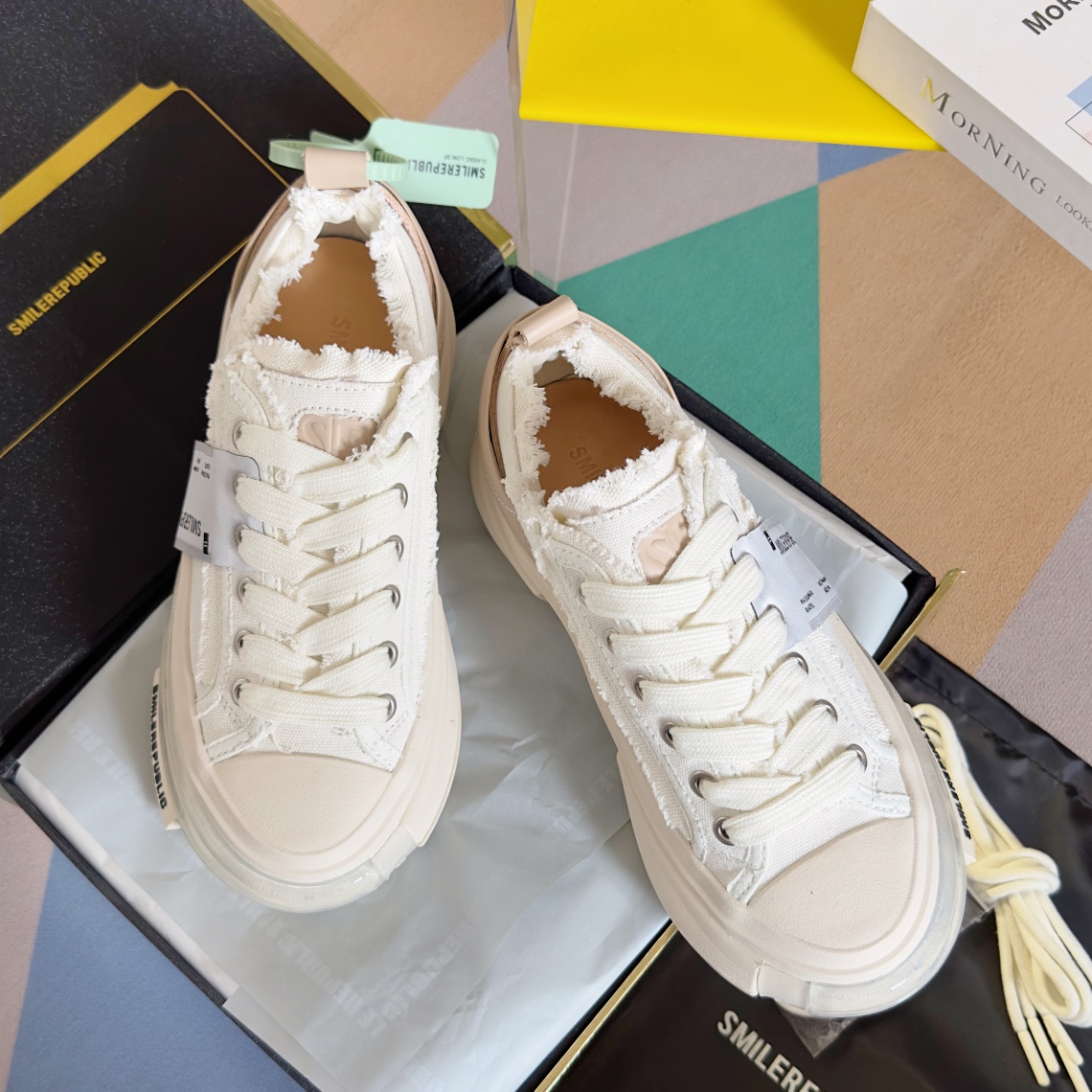 SMILEREPUBLIC Galaxy 70s Canvas Shoes: Comfortable Couples Sneakers with Unique Design