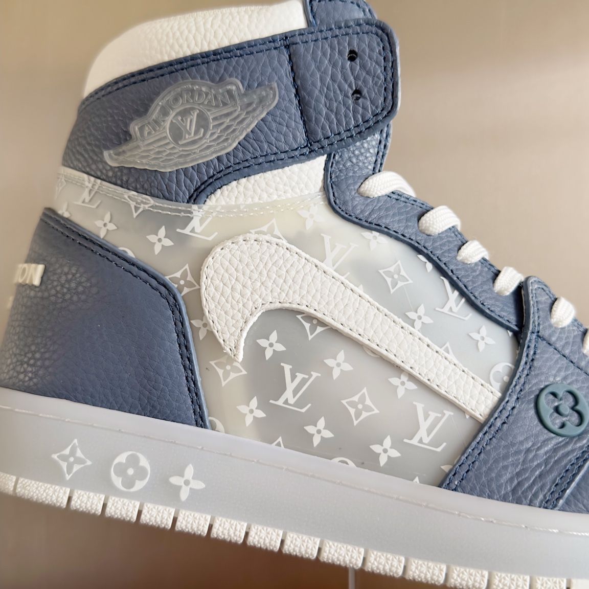 Limited Edition LV x Nike Sneakers Featuring Zirconium Elements – Top Version Summary - 图片 8