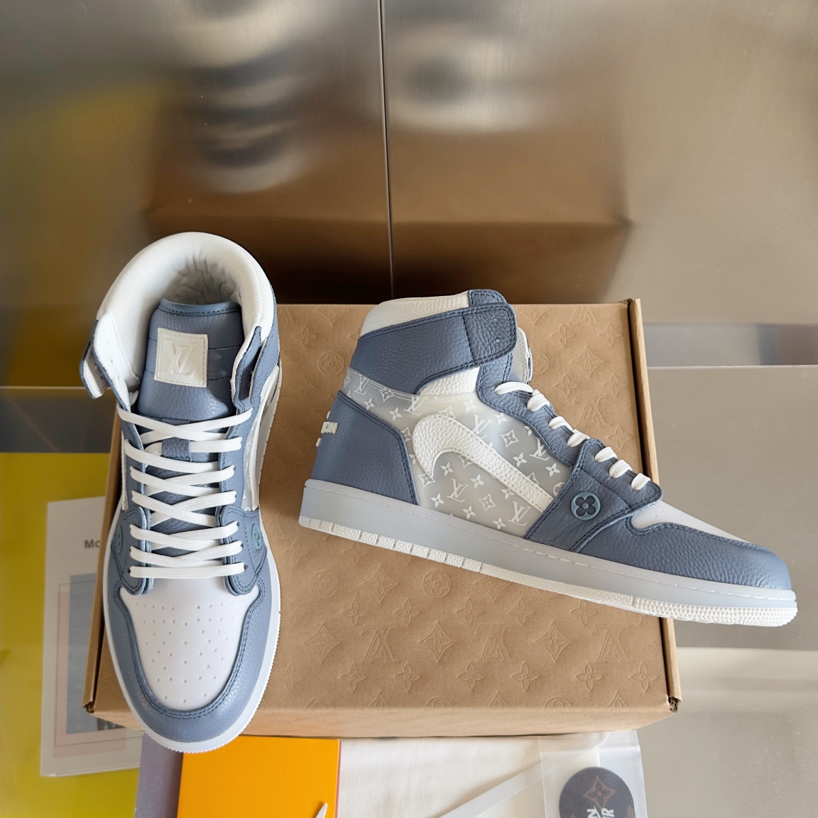 Limited Edition LV x Nike Sneakers Featuring Zirconium Elements – Top Version Summary - 图片 3