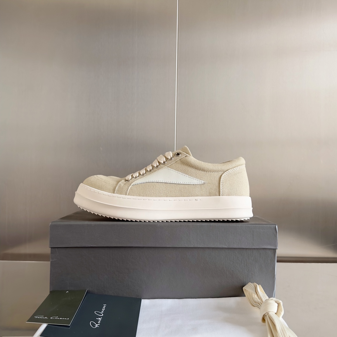 Luxurious Rick Owens Calfskin Vans: Fashionable, Dark, Luxor Shoes Collection - 图片 5