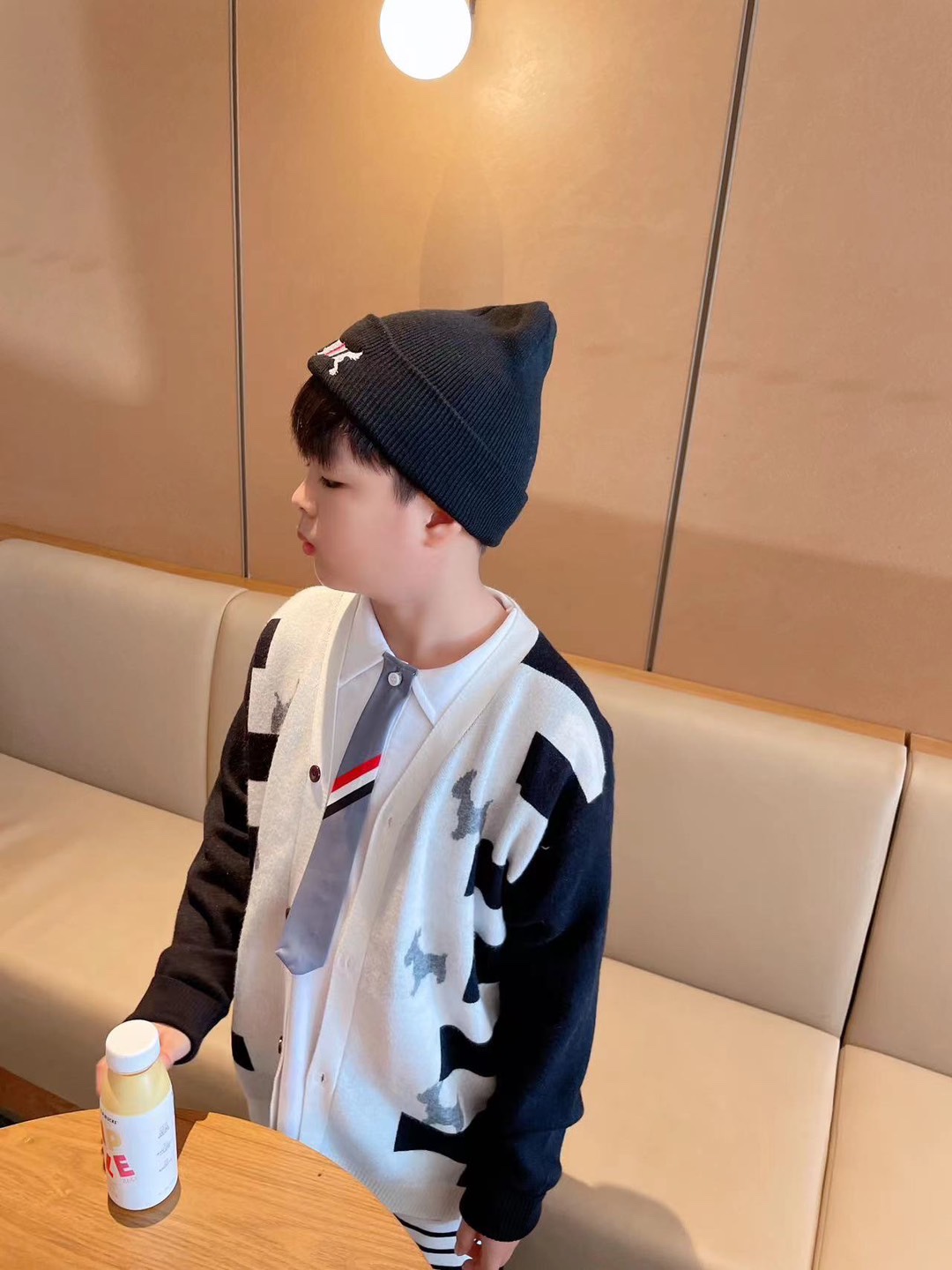 2024 Autumn/Winter Collection: Exclusive Limit with Classic Black and Gray Dogs - 图片 2