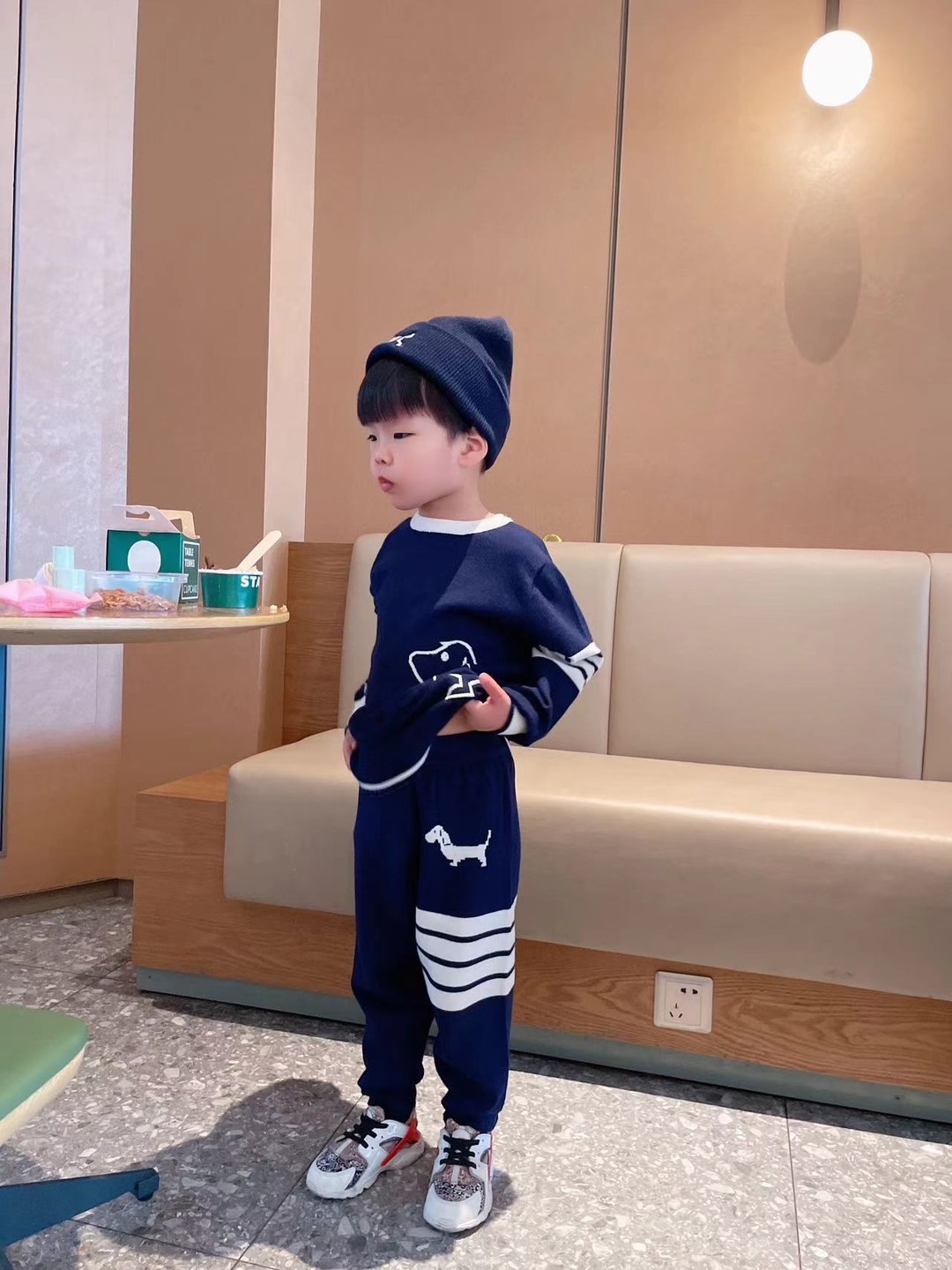 New Autumn Winter Fashion: Exclusive Wool Pants with Classic Design and Blue Dog Hat - 图片 6