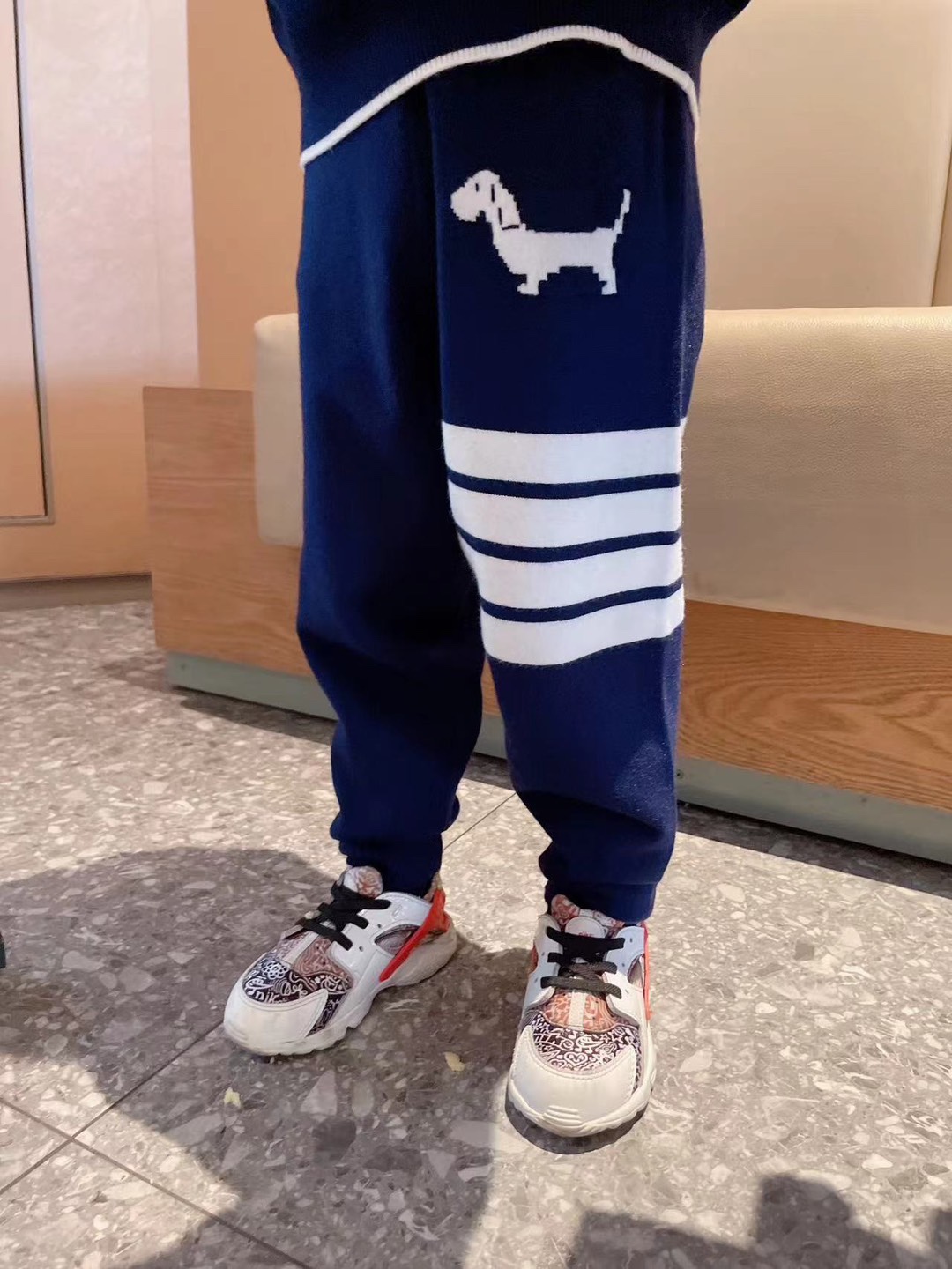 New Autumn Winter Fashion: Exclusive Wool Pants with Classic Design and Blue Dog Hat - 图片 7