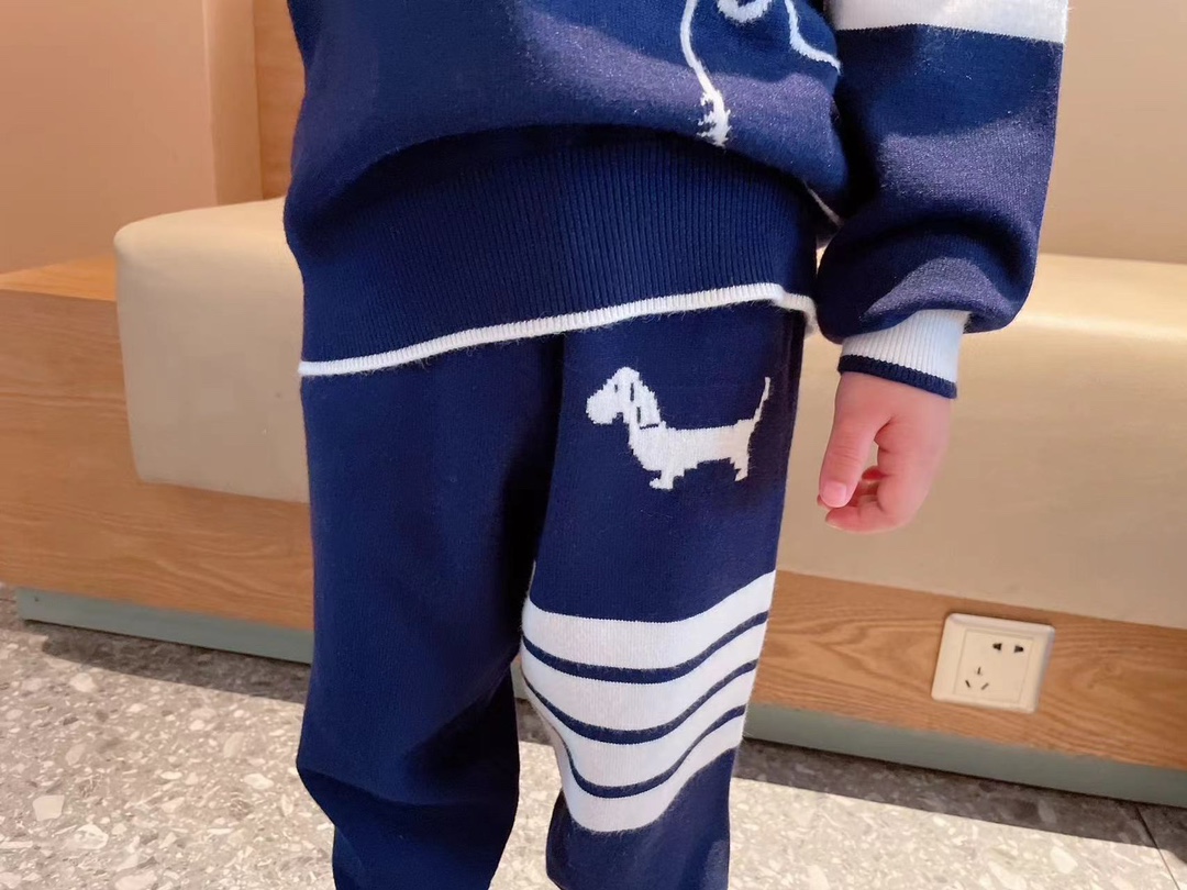 New Autumn Winter Fashion: Exclusive Wool Pants with Classic Design and Blue Dog Hat - 图片 3