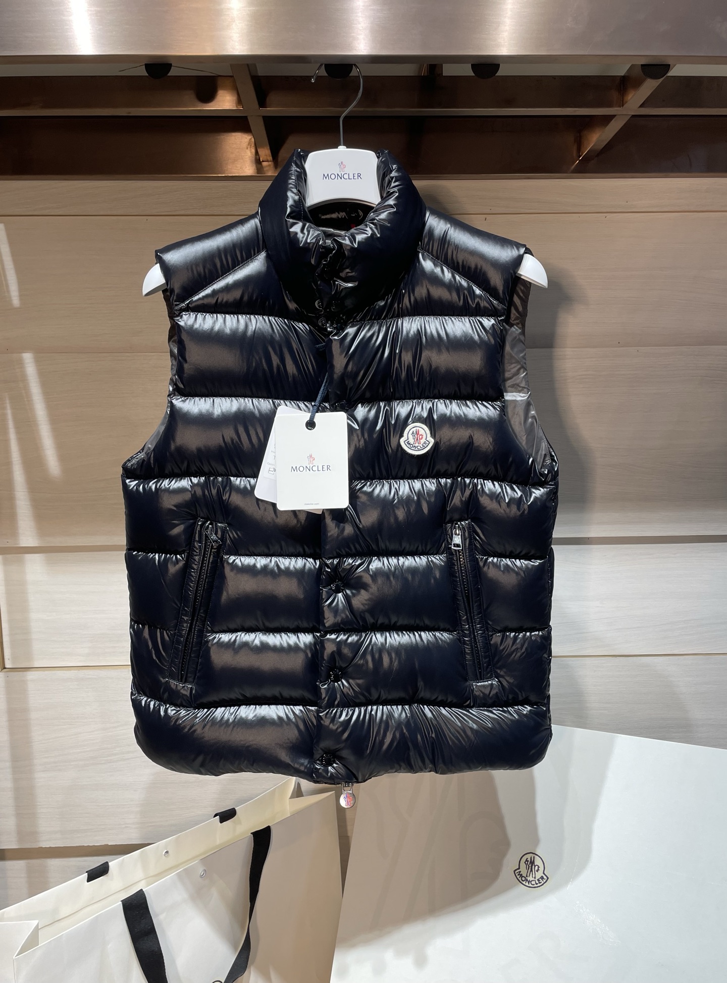 Жилеты Moncler