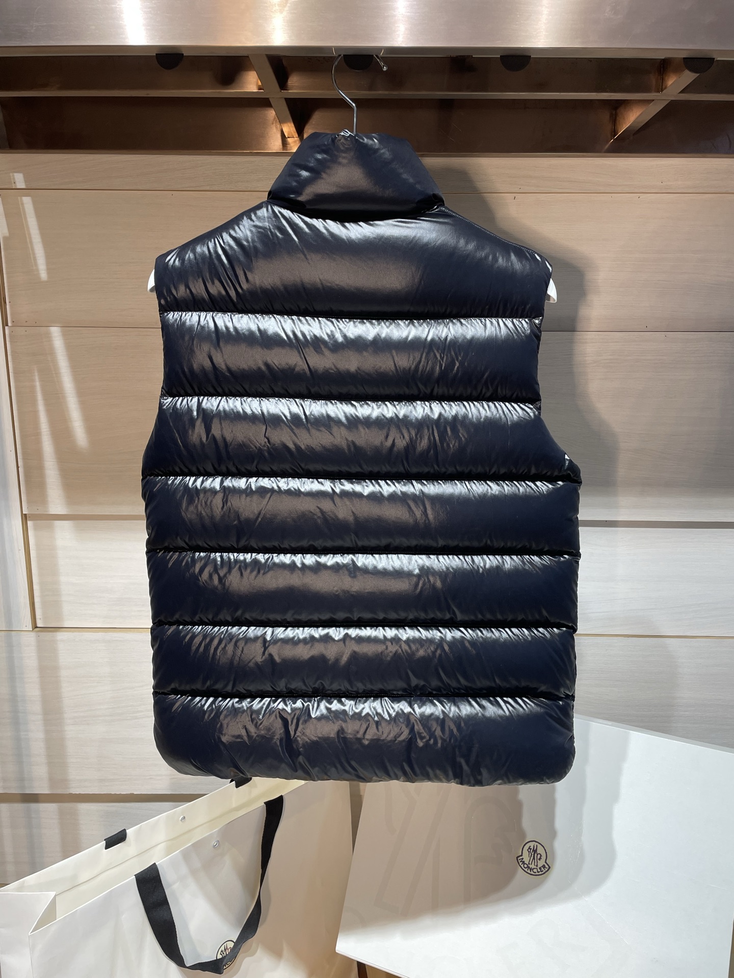 Жилеты Moncler