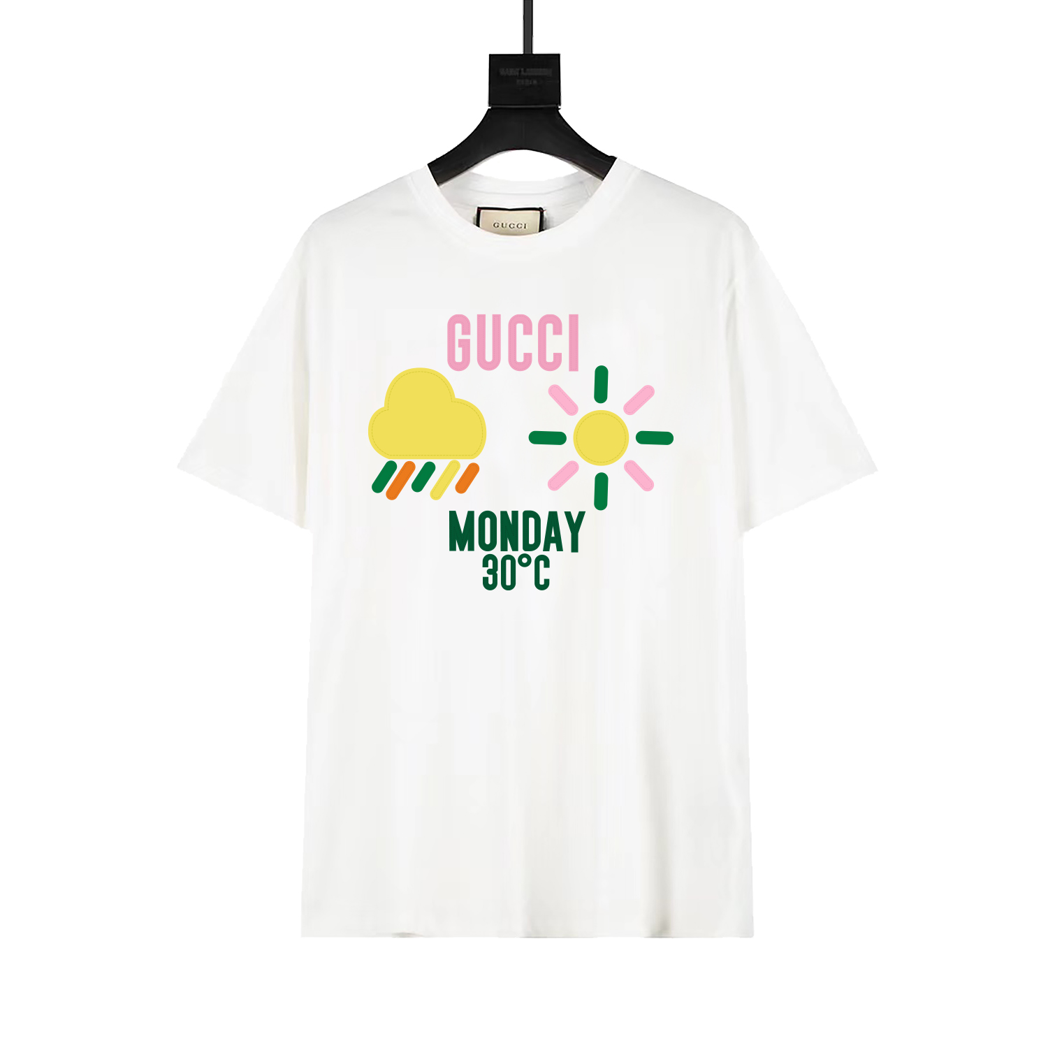 Camiseta exclusiva de la colección Primavera/Verano 2024. Esta camiseta versátil y práctica está confeccionada en algod…