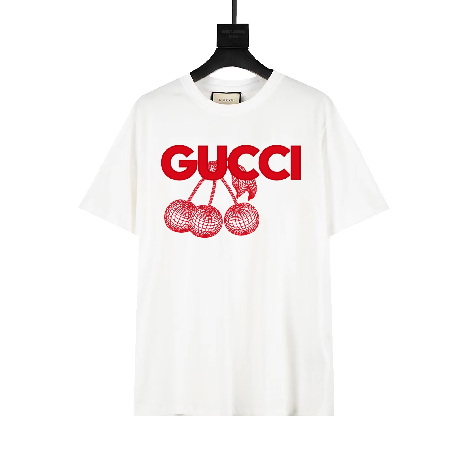 Gucci nueva camiseta de manga corta con estampado de la colección primavera-verano 2024. Esta camiseta suave está cuida…