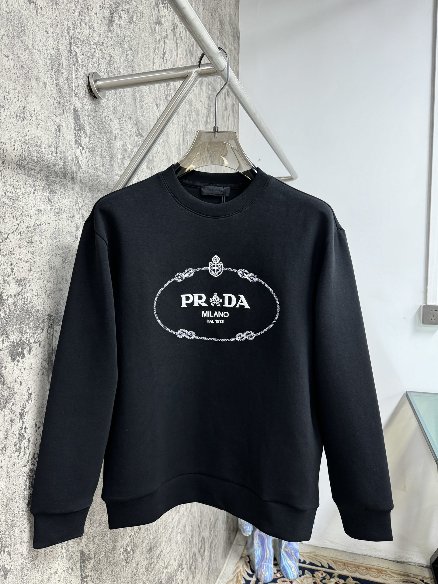 P家超经典太空棉卫衣 秋冬时尚必杀技,渠道精品.2024SS秋冬🆕圆领套头卫衣 阔型效果更为简约利落