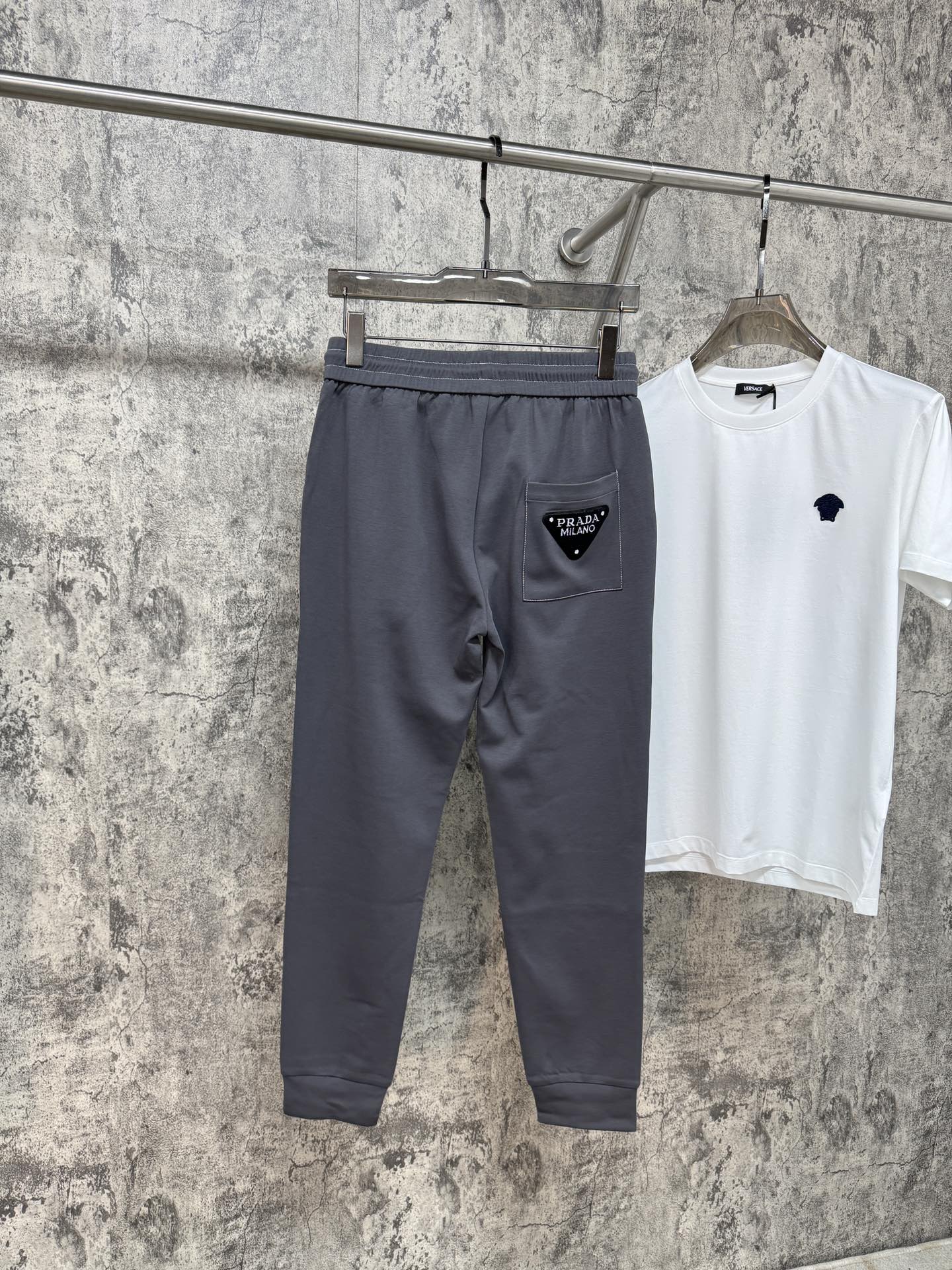   P家25春夏新品 极简运动打造出清爽的摩登STAY！穿上新颖 时髦面料舒服透气，面料不会起球 裤子的