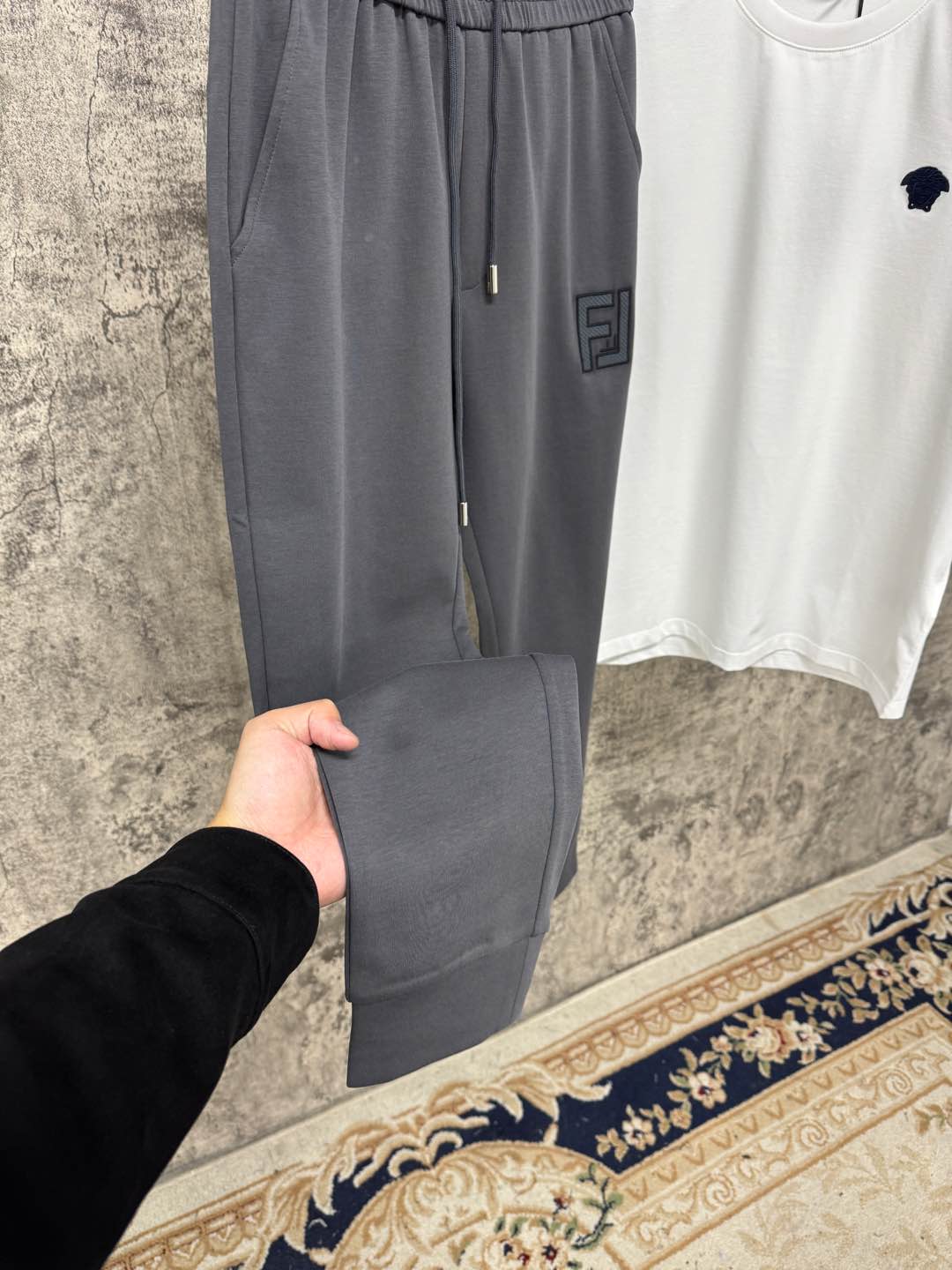  F家25春夏新品 极简运动打造出清爽的摩登STAY！穿上新颖 时髦面料舒服透气，面料不会起球 裤子的