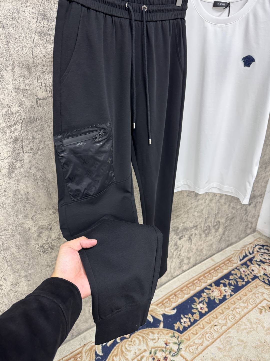   驴家25春夏新品 极简运动打造出清爽的摩登STAY！穿上新颖 时髦面料舒服透气，面料不会起球 裤子的