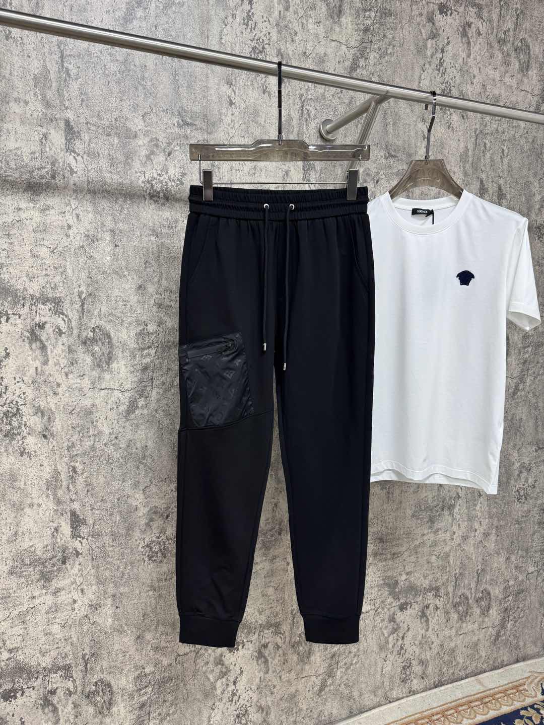   驴家25春夏新品 极简运动打造出清爽的摩登STAY！穿上新颖 时髦面料舒服透气，面料不会起球 裤子的