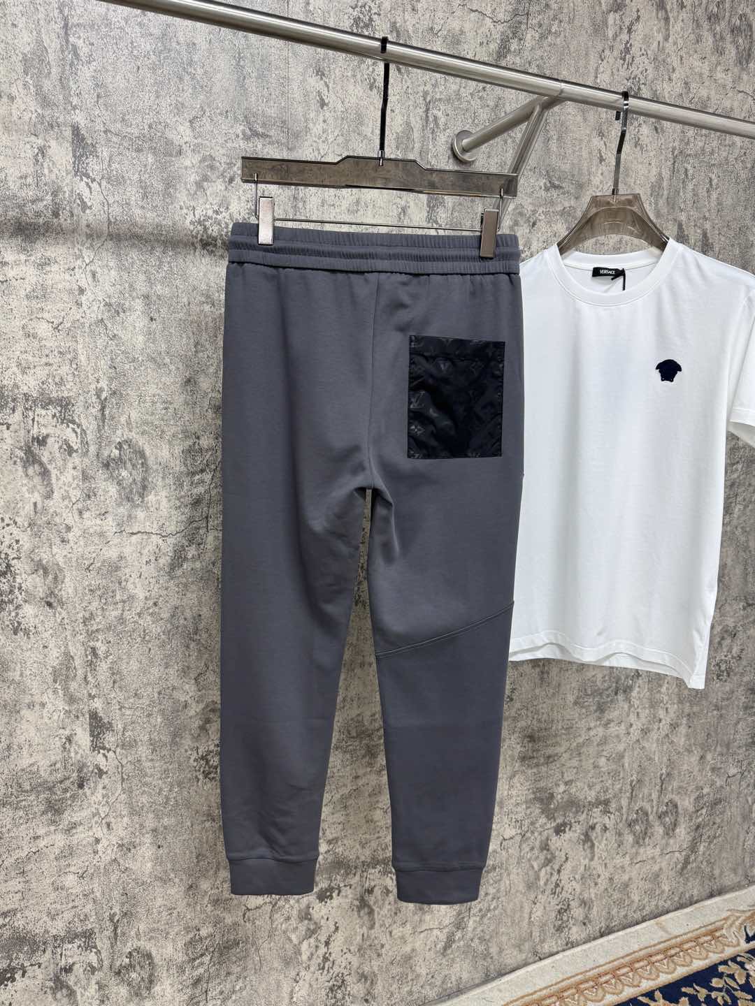   驴家25春夏新品 极简运动打造出清爽的摩登STAY！穿上新颖 时髦面料舒服透气，面料不会起球 裤子的