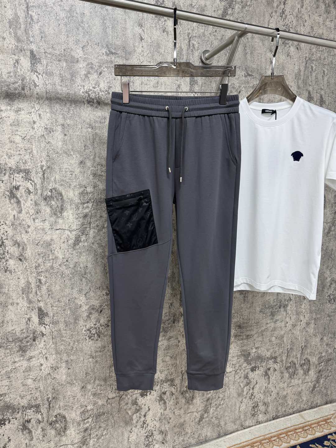   驴家25春夏新品 极简运动打造出清爽的摩登STAY！穿上新颖 时髦面料舒服透气，面料不会起球 裤子的