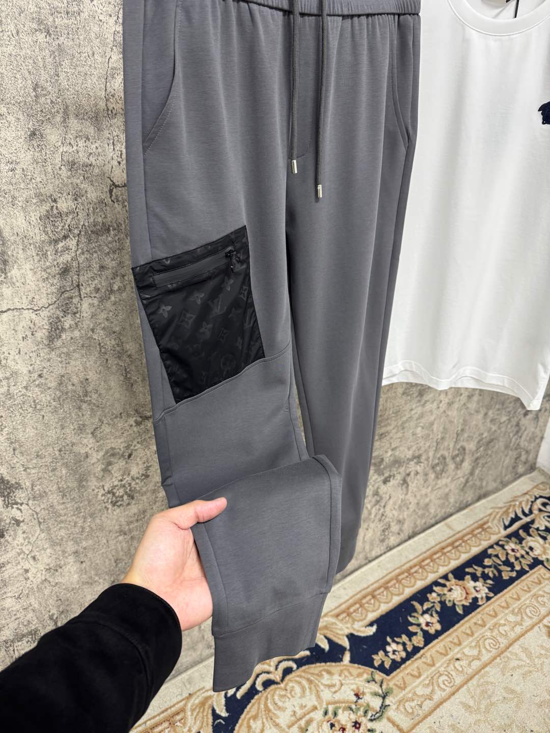   驴家25春夏新品 极简运动打造出清爽的摩登STAY！穿上新颖 时髦面料舒服透气，面料不会起球 裤子的