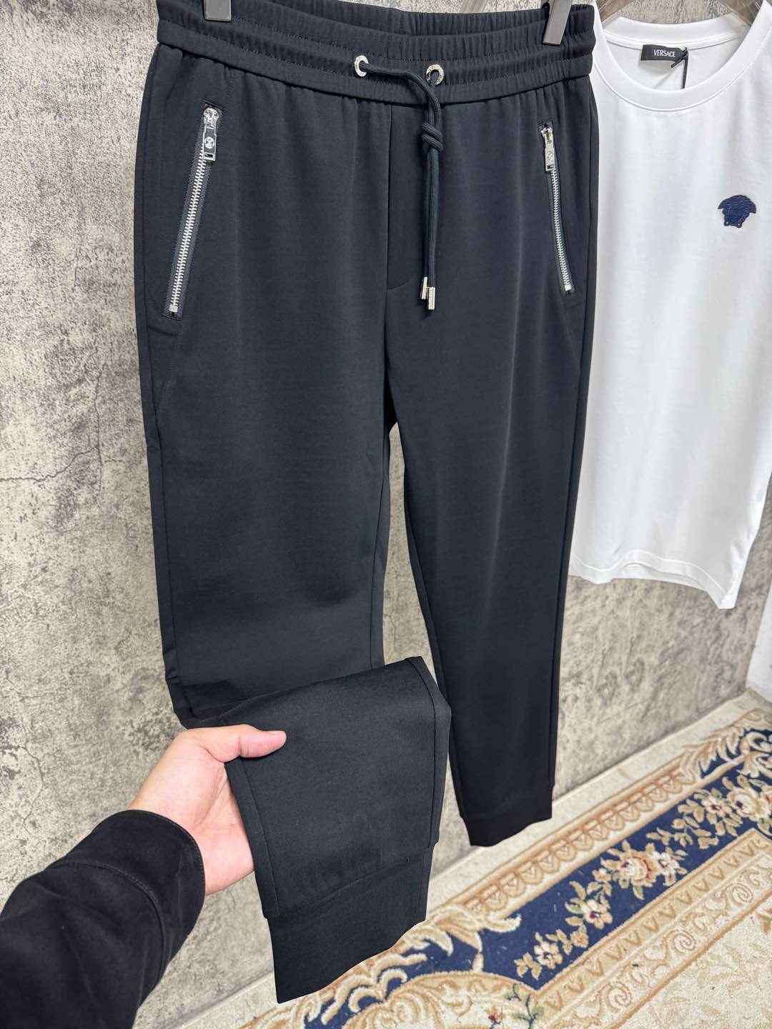   驴家25春夏新品 极简运动打造出清爽的摩登STAY！穿上新颖 时髦面料舒服透气，面料不会起球 裤子的