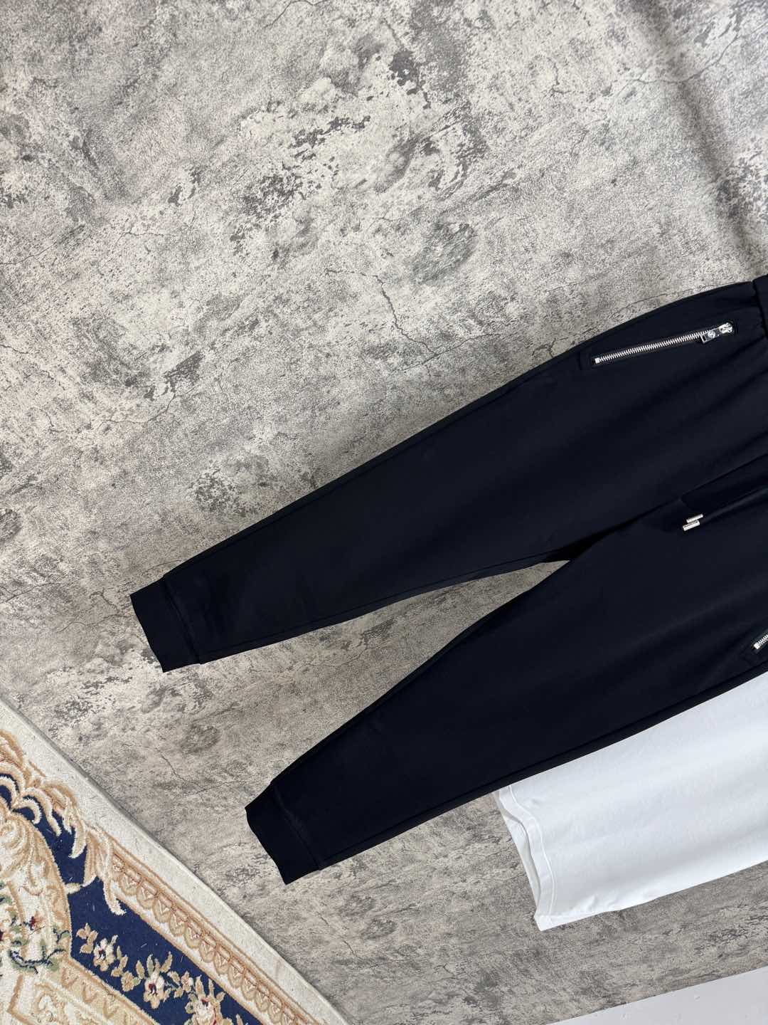   驴家25春夏新品 极简运动打造出清爽的摩登STAY！穿上新颖 时髦面料舒服透气，面料不会起球 裤子的