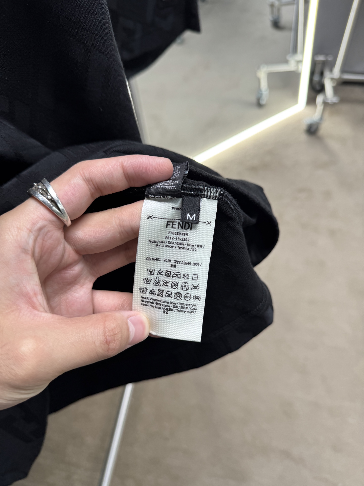 Fendi Spring Summer Cotton Suit Collection: Top Quality Unisex Set in Black and White - 图片 7