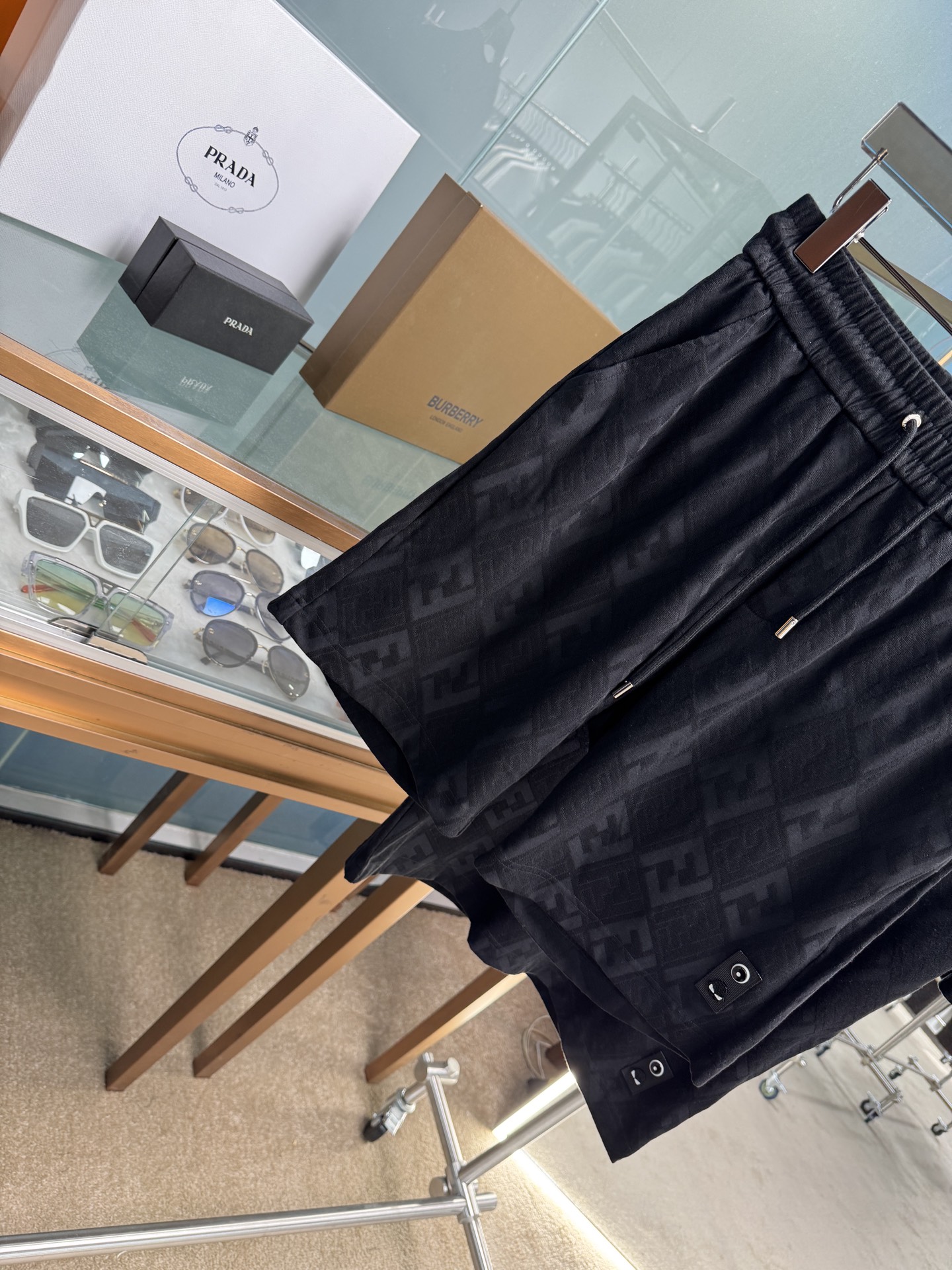 Title: Fendi SS21 Cotton Suit Set Unopened – Men & Women Sizes 48-56 Summary: New Fendi spring/summer cotton suit set with top hardware and fabric in black/ - 图片 3