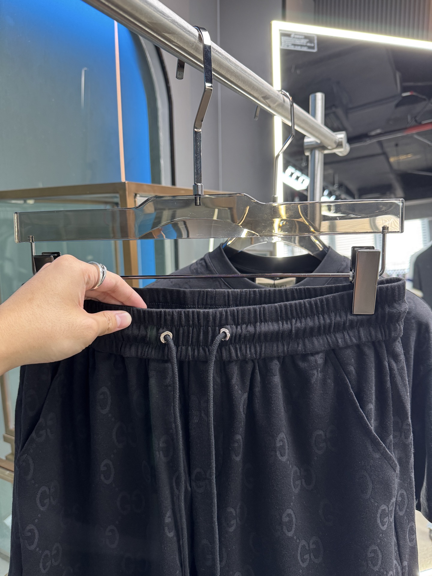 Title: Guccino Cotton Suit Set – Spring/Summer Collection 2025, Unisex, Black/White, Sizes 48-56. - 图片 5