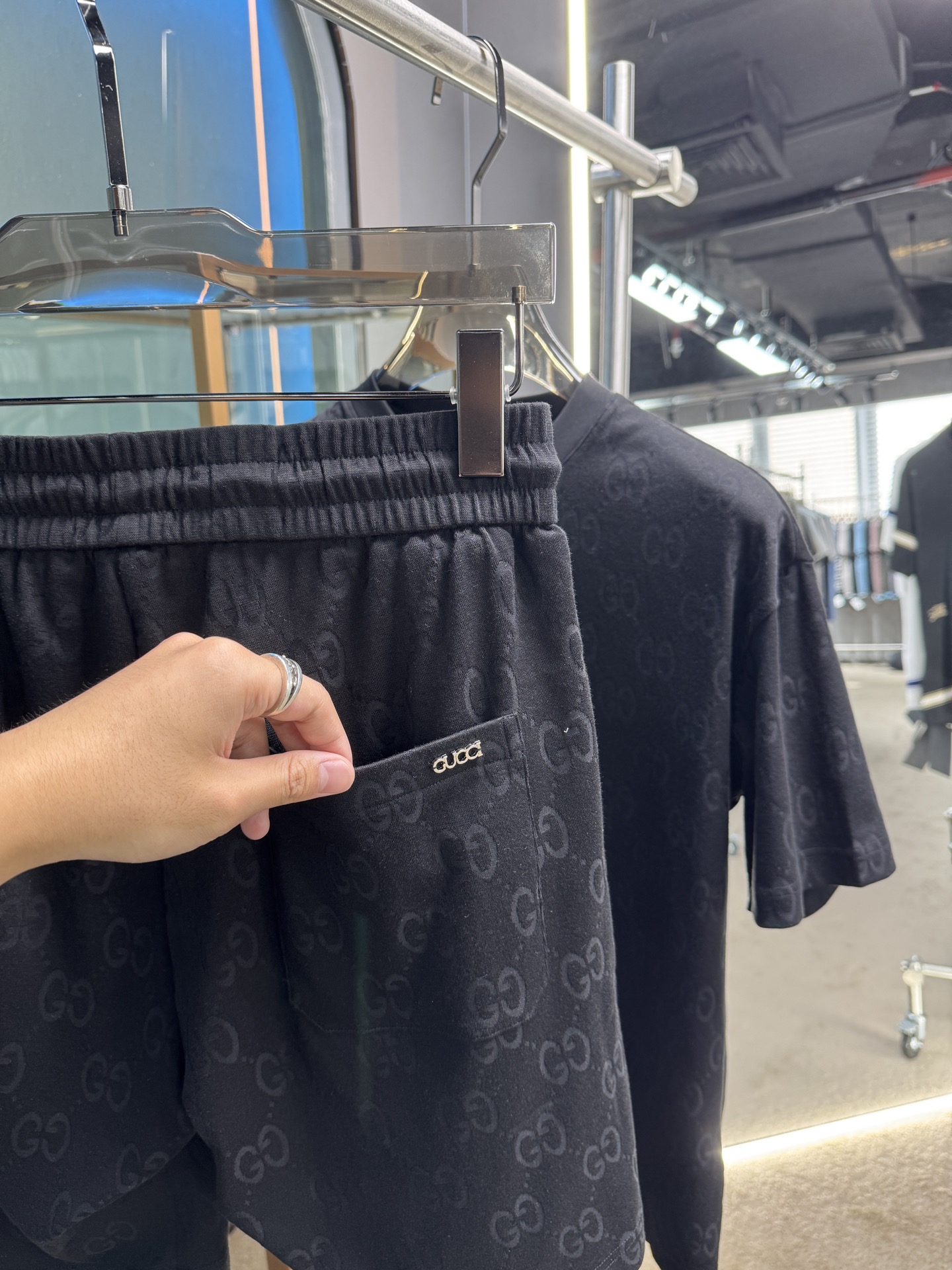 Title: Guccino Cotton Suit Set – Spring/Summer Collection 2025, Unisex, Black/White, Sizes 48-56. - 图片 9