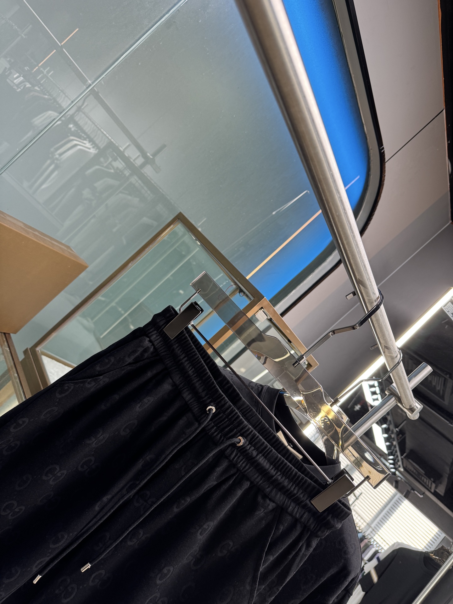 Title: Guccino Cotton Suit Set – Spring/Summer Collection 2025, Unisex, Black/White, Sizes 48-56. - 图片 2