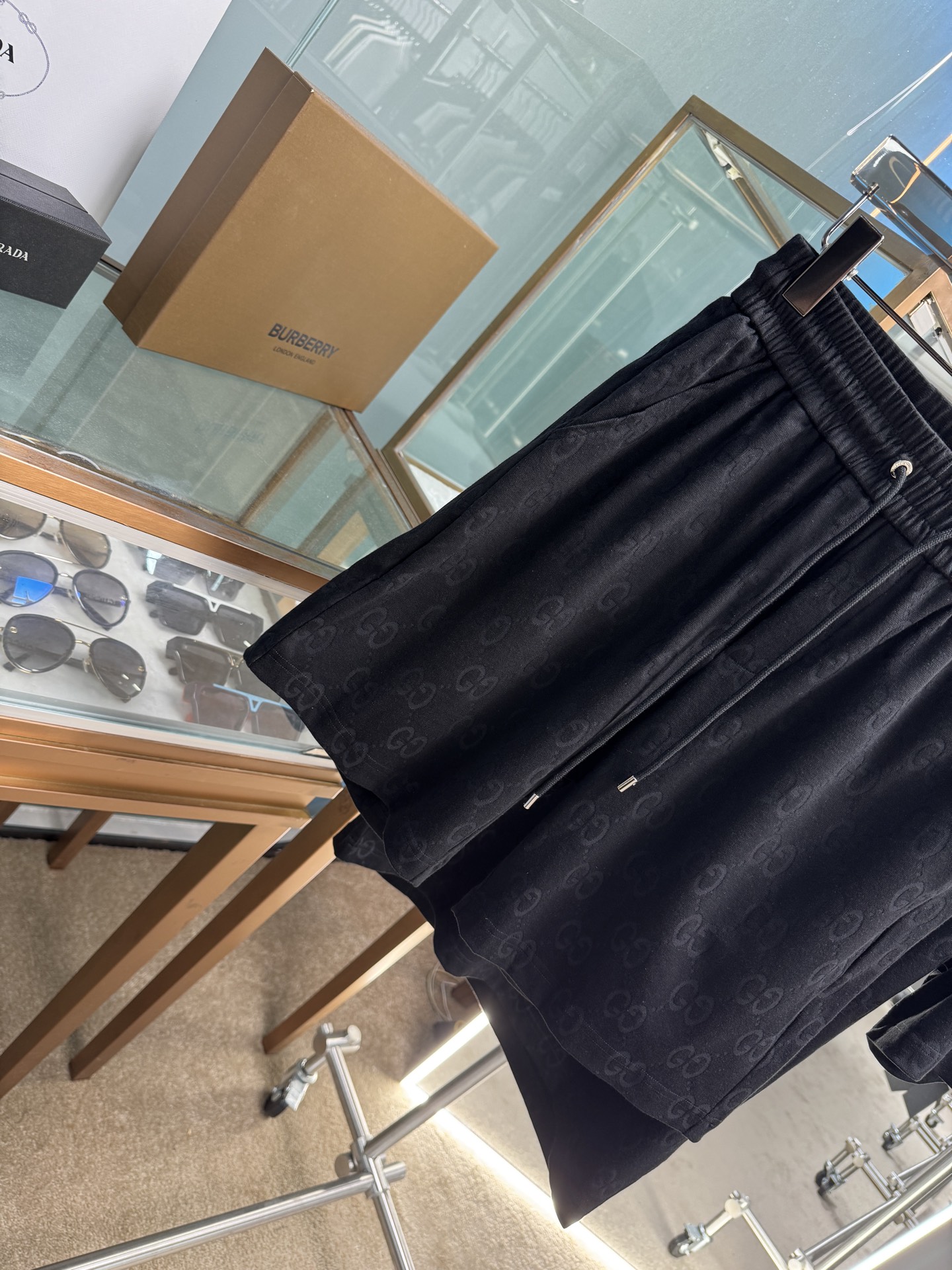 Title: Guccino Cotton Suit Set – Spring/Summer Collection 2025, Unisex, Black/White, Sizes 48-56. - 图片 3