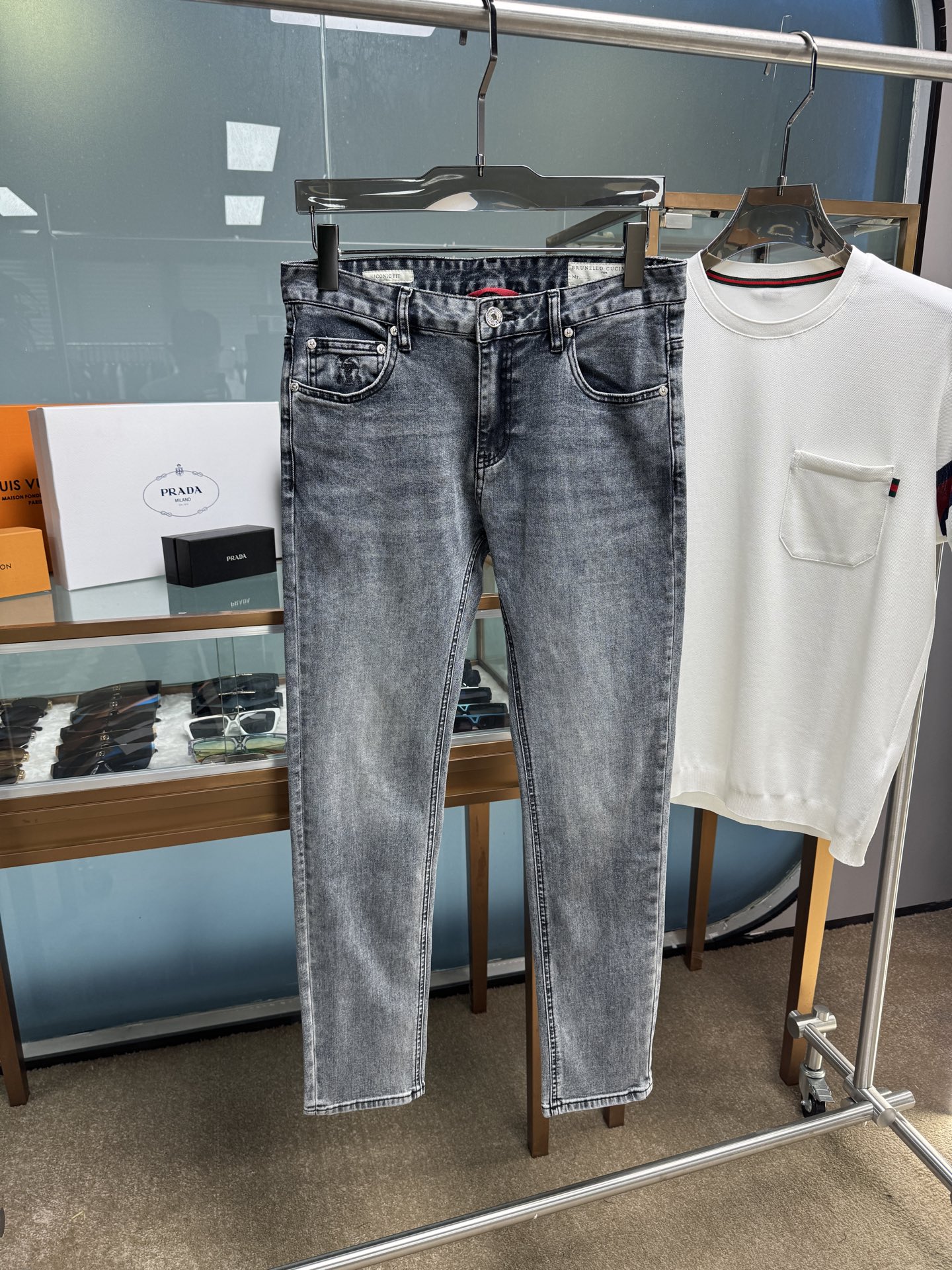 NO:149689,BC. Beirunet 25//Exclusive original replica details and accessories for spring and summer. Blue bottom gray cow official website sells jeans perfect quality. Original price, buy men's fashionable blue style, classic and versatile colors, elastic sime style, denim jeans counter purchasing quality, hardware accessories are luxurious, thickness and thickness perfectly match the replacement of old-fashioned retro trendy colors, ubiquitous three-dimensional tailoring details, details determine success or failure, dollar-a-quality appearance size 29-38, 35 sizes without 37 sizes, jeans, alexander wang19860909BC.贝鲁内里 25//春夏独家原版复刻细节辅料 蓝底灰牛官网爆卖牛仔裤 完美品相 原价大洋入购男士时髦蓝系潮流不俗经典百搭色 弹力sime版型 丹宁牛仔裤专柜代购品质 五金配件奢华感十足 厚薄程度正好完美衔接春夏两季的更替做旧感的复古潮流色系无处不在的立体剪裁细节 细节决定成败元美品相尺码29-38有35码无37码,,jeans,alexander wang,Men's clothing