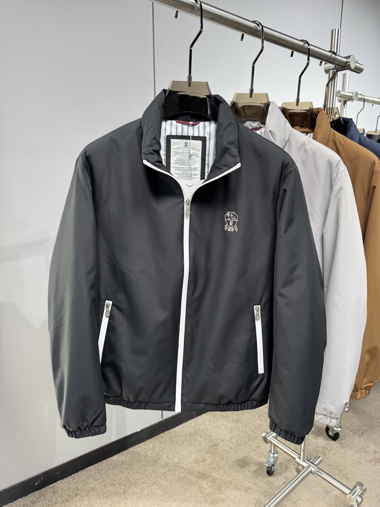 NO:519971,25th autumn and winter new BC stand-up collar down jacket Imported fabric Customized hardware Simple and fashionable Applicable to business, casual and other occasions Celebrities same style Counter synchronization Number of codes 48-56, Jackets & coats, down jacket, alexander wang1986090925秋冬上新BC立领羽绒外套 进口面料 定制五金 简约时尚 适配商务、休闲等多种场合 明星同款 专柜同步 码数48-56,,jackets & coats,down jacket,alexander wang,Men's clothing