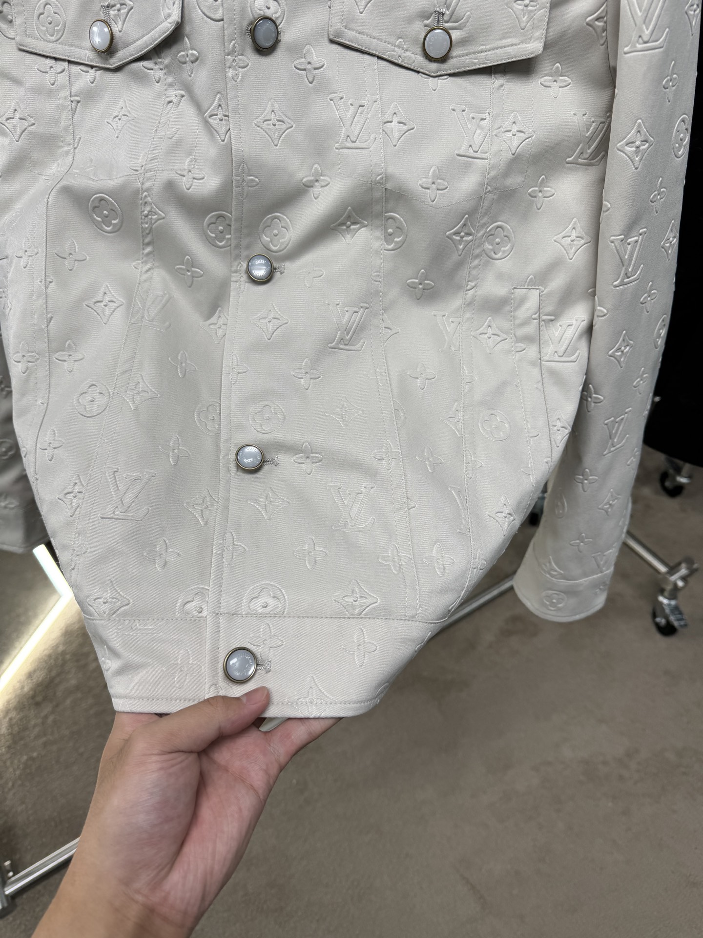 25秋冬上新LV-Louis Vuitton羽绒夹克 进口面料 定制五金 简约时尚 适配商务、休闲等多种