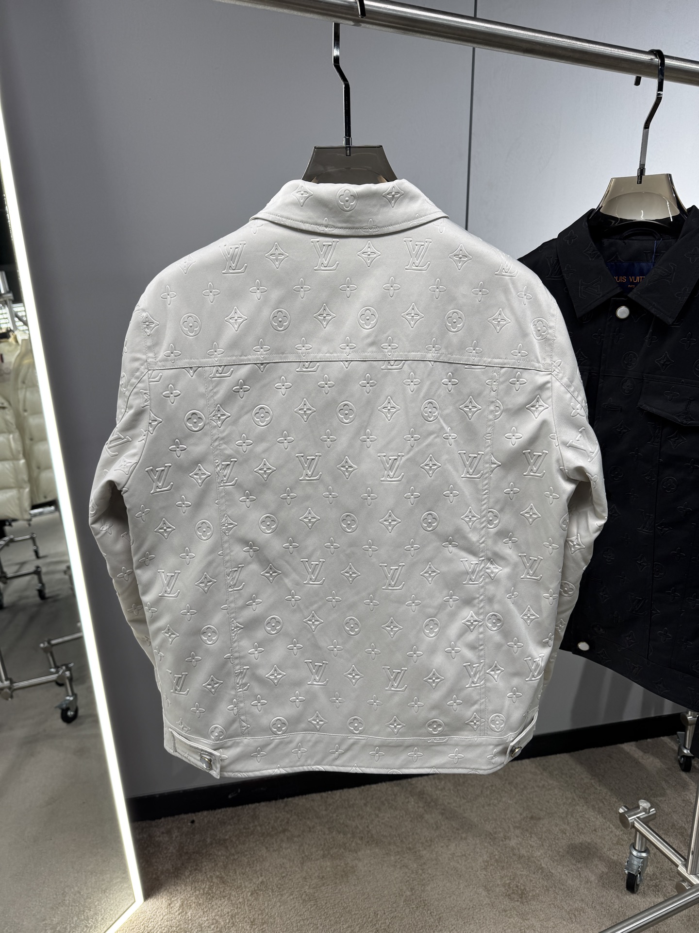 25秋冬上新LV-Louis Vuitton羽绒夹克 进口面料 定制五金 简约时尚 适配商务、休闲等多种
