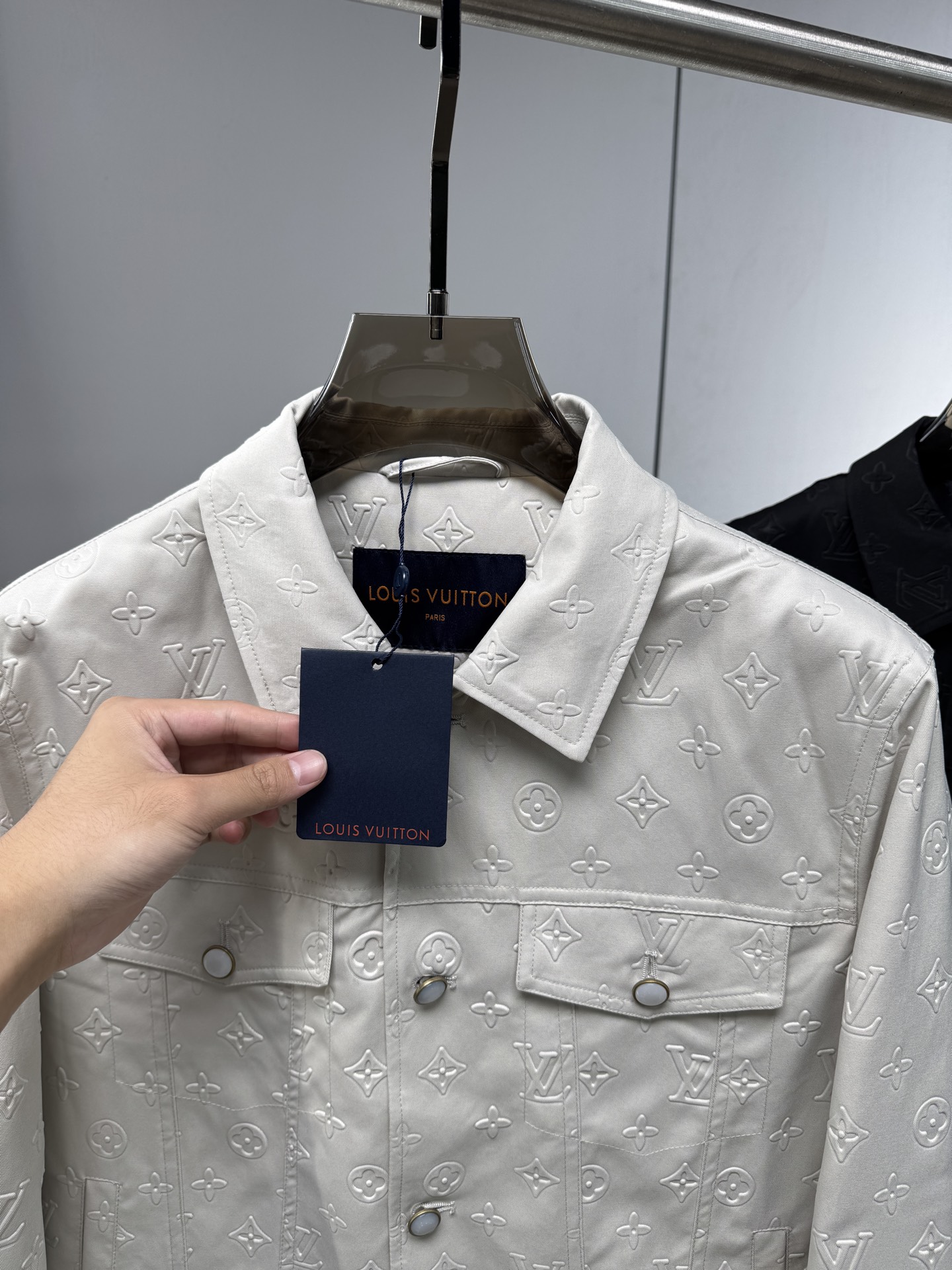 25秋冬上新LV-Louis Vuitton羽绒夹克 进口面料 定制五金 简约时尚 适配商务、休闲等多种