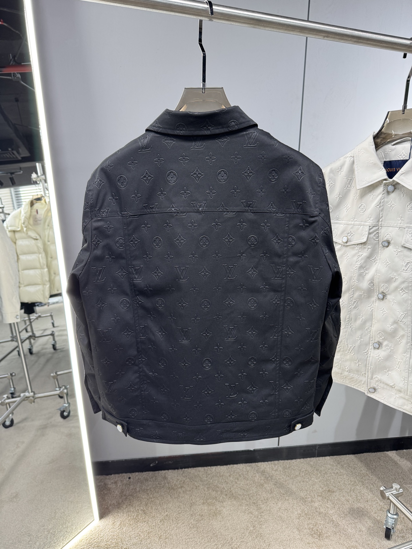 25秋冬上新LV-Louis Vuitton羽绒夹克 进口面料 定制五金 简约时尚 适配商务、休闲等多种