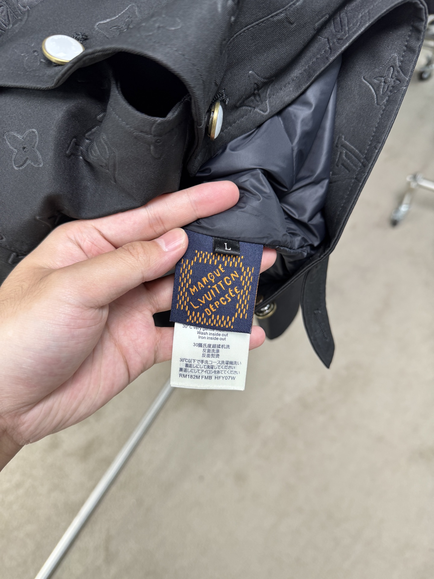 25秋冬上新LV-Louis Vuitton羽绒夹克 进口面料 定制五金 简约时尚 适配商务、休闲等多种