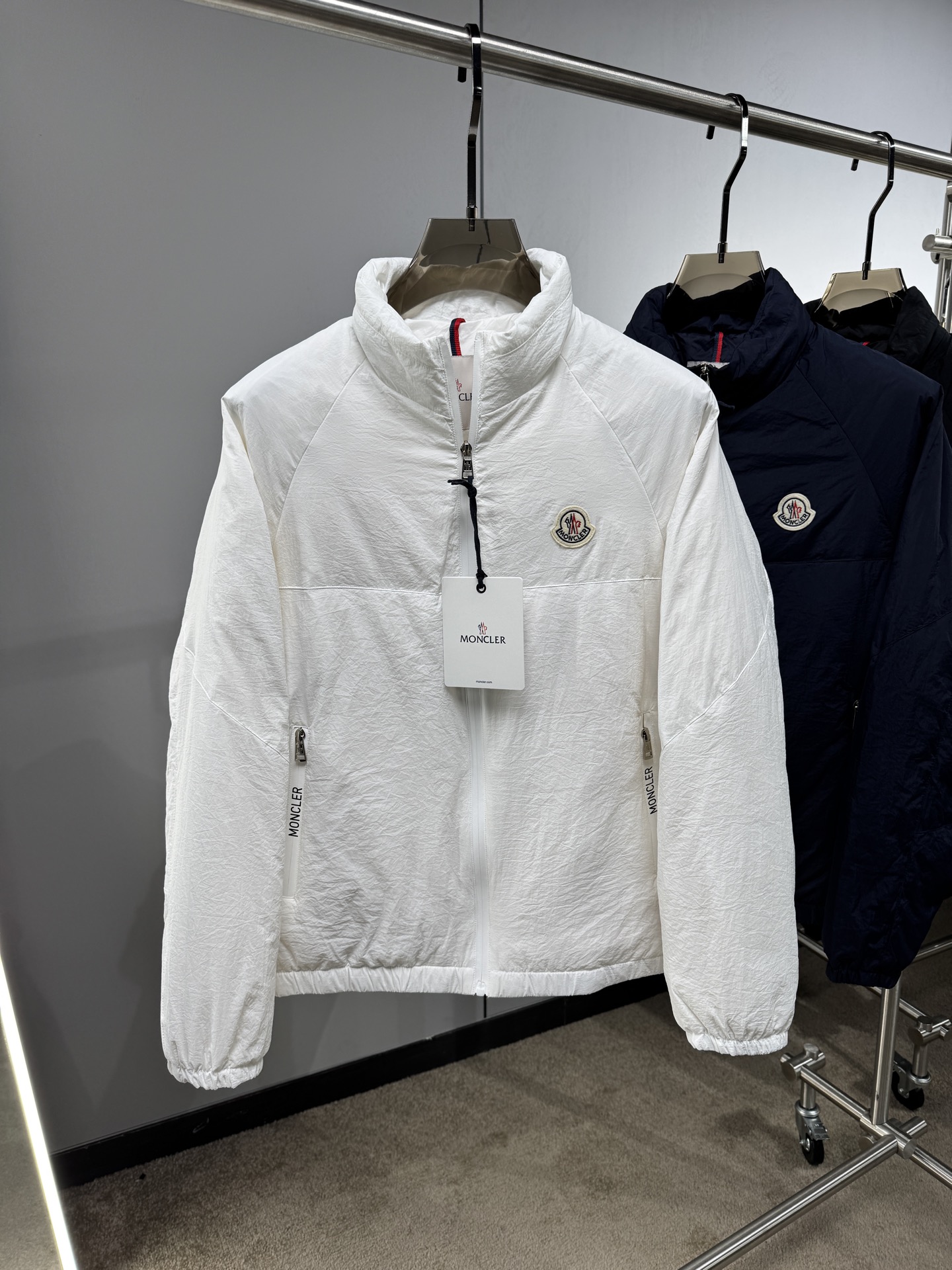 25秋冬上新 蒙口轻薄羽绒夹克 进口面料 定制五金 简约时尚 适配商务、休闲等多种场合 明星同款 专柜同
