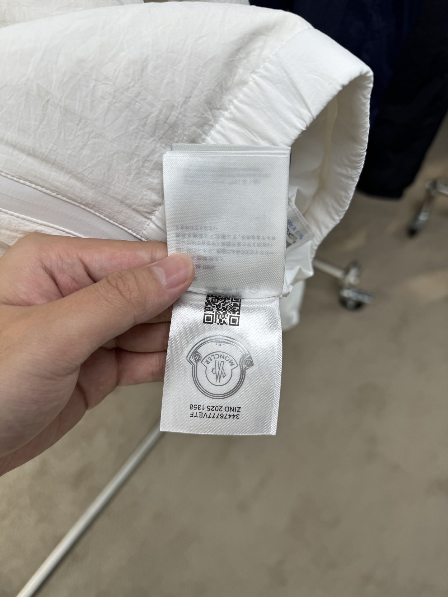 25秋冬上新 蒙口轻薄羽绒夹克 进口面料 定制五金 简约时尚 适配商务、休闲等多种场合 明星同款 专柜同