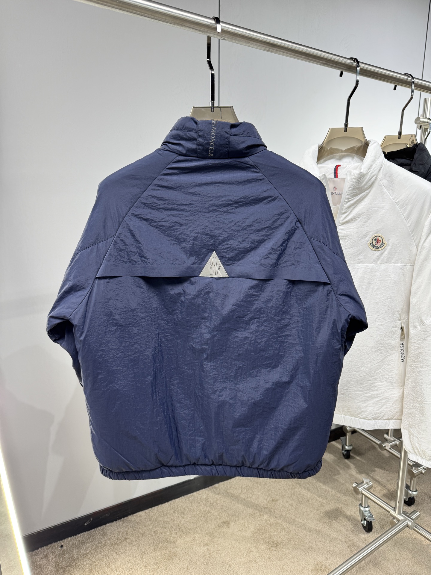 25秋冬上新 蒙口轻薄羽绒夹克 进口面料 定制五金 简约时尚 适配商务、休闲等多种场合 明星同款 专柜同