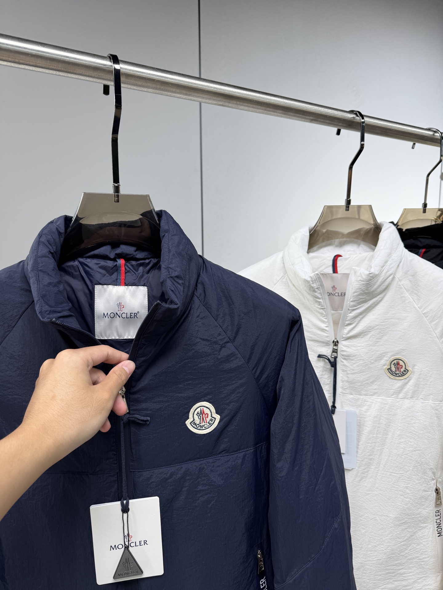 25秋冬上新 蒙口轻薄羽绒夹克 进口面料 定制五金 简约时尚 适配商务、休闲等多种场合 明星同款 专柜同