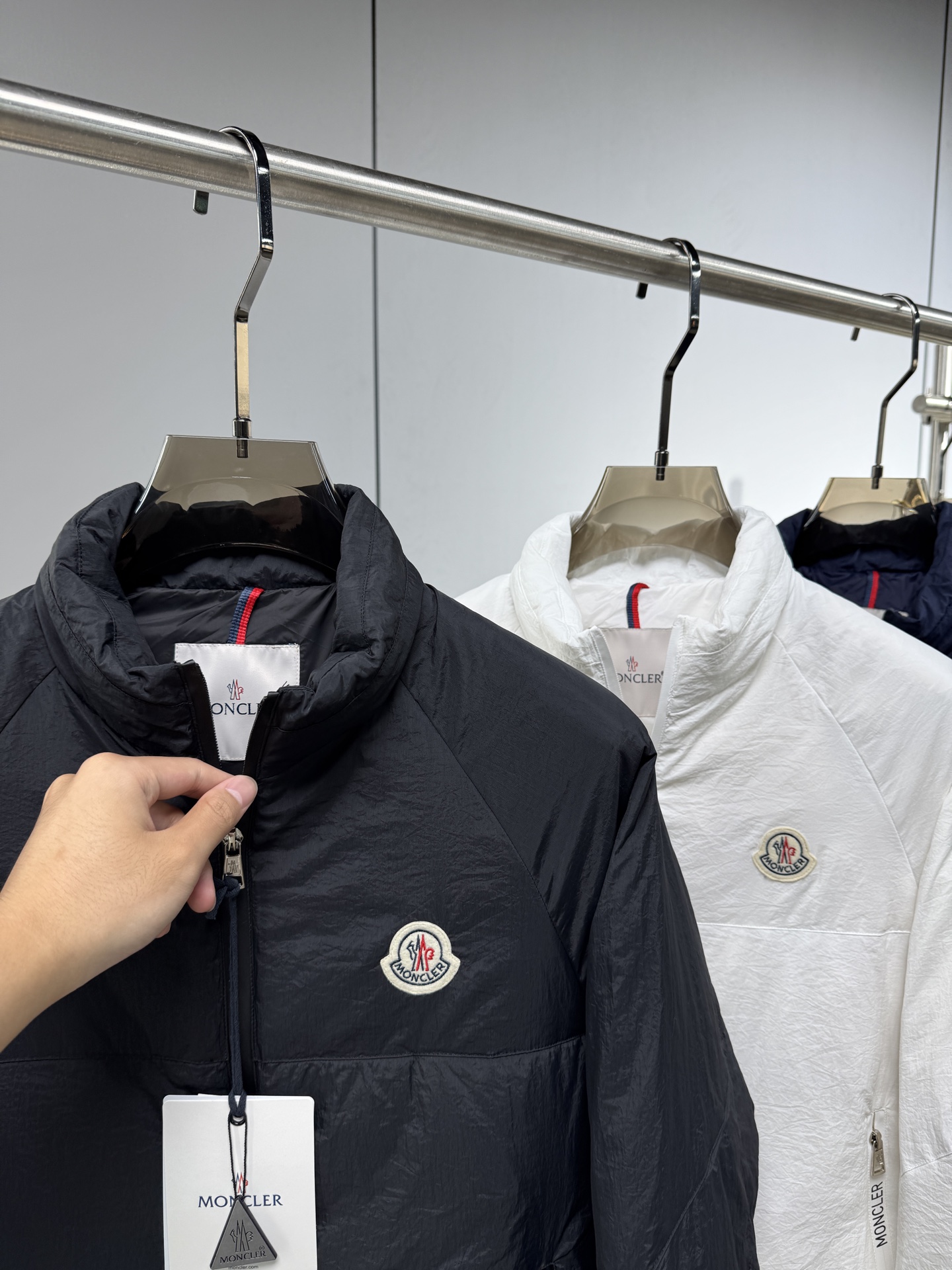 25秋冬上新 蒙口轻薄羽绒夹克 进口面料 定制五金 简约时尚 适配商务、休闲等多种场合 明星同款 专柜同