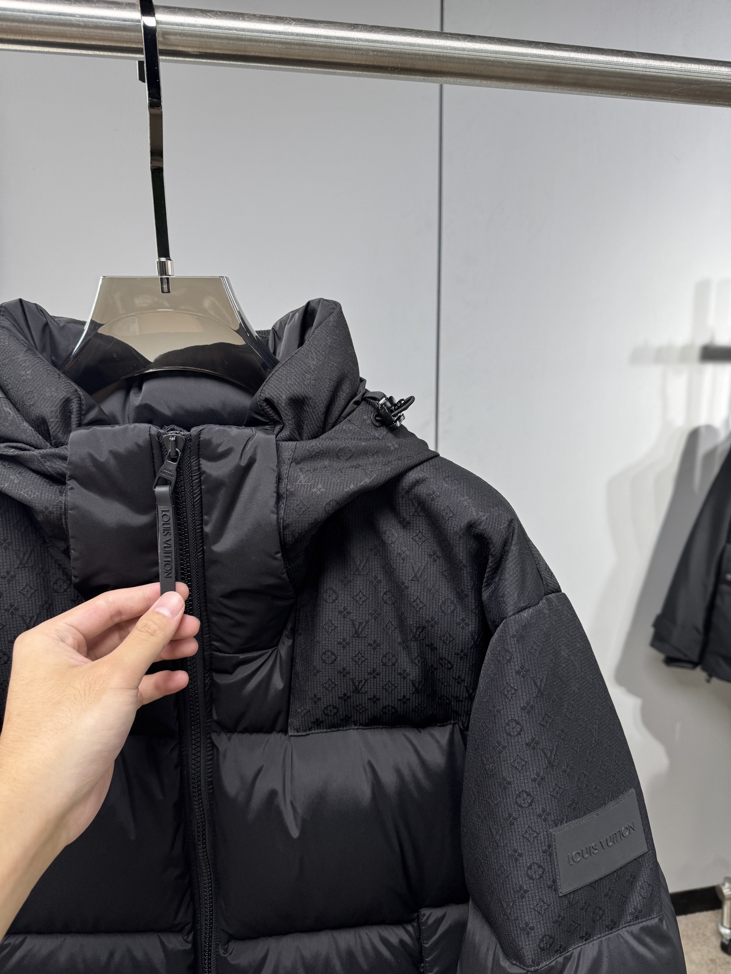 25秋冬上新 Lv暗夜羽绒服 选用进口面料 充绒量实足 定制五金 原版复刻经典百搭 明星同款 专柜同步码