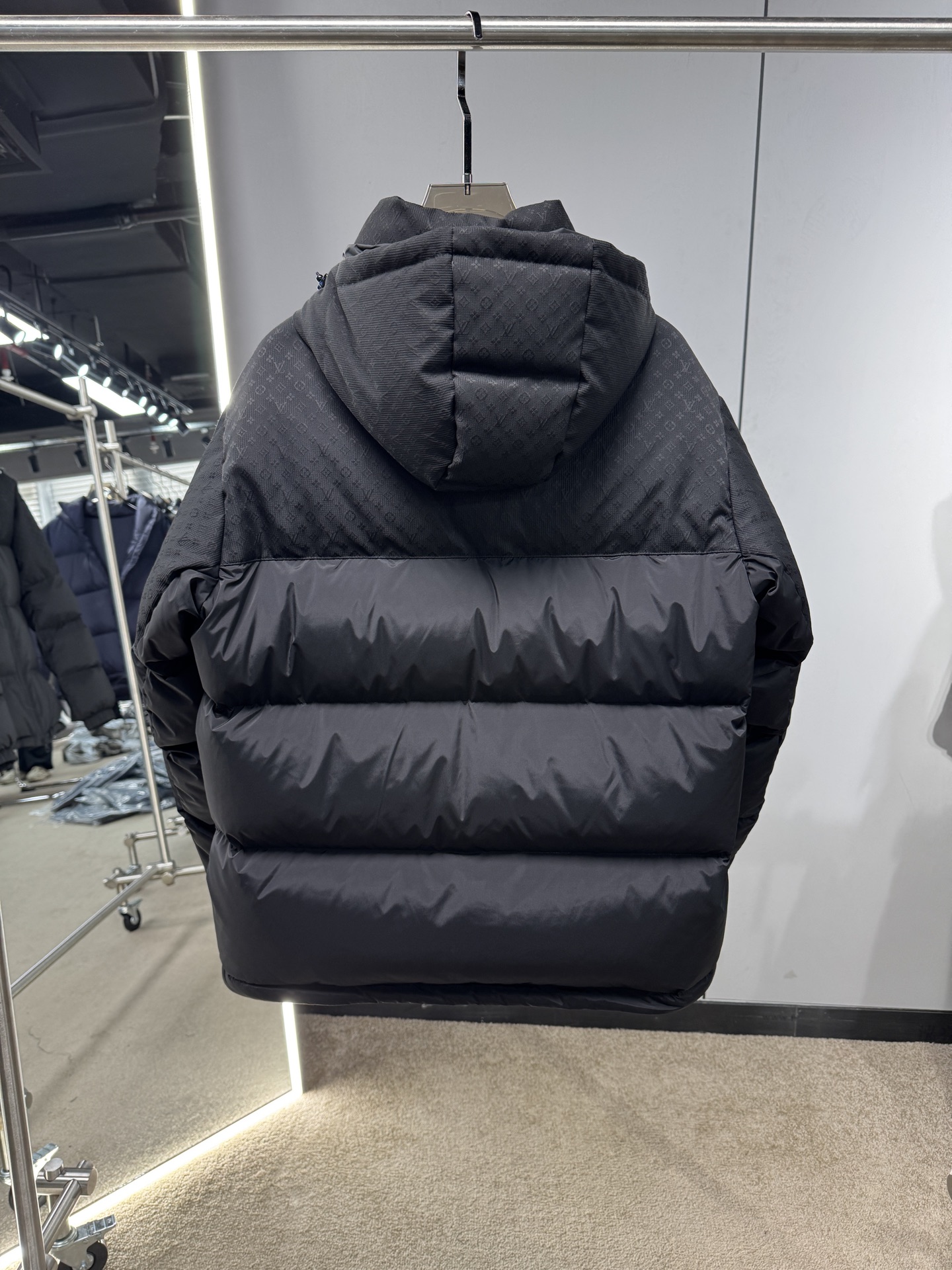 25秋冬上新 Lv暗夜羽绒服 选用进口面料 充绒量实足 定制五金 原版复刻经典百搭 明星同款 专柜同步码