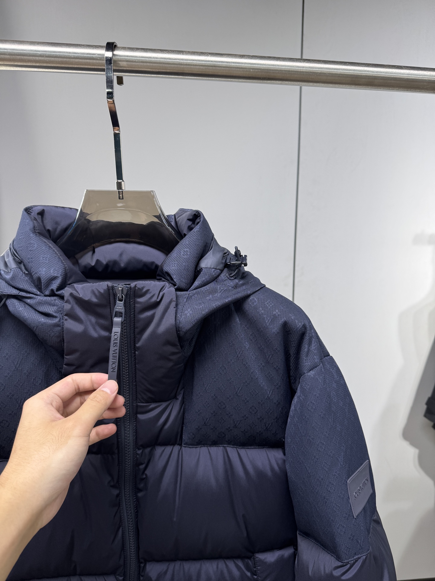 25秋冬上新 Lv暗夜羽绒服 选用进口面料 充绒量实足 定制五金 原版复刻经典百搭 明星同款 专柜同步码